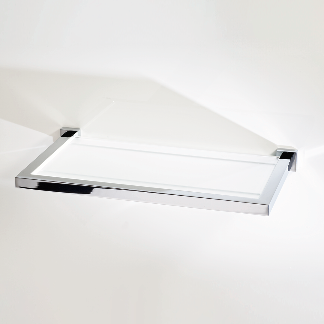 Moderne Glasablage in Chrom, platzsparende 30 cm Breite, robuste Messinghalterung und klare Glasplatte, verdeckte Wandmontage, perfekt für die Aufbewahrung von Alltagsgegenständen im Badezimmer