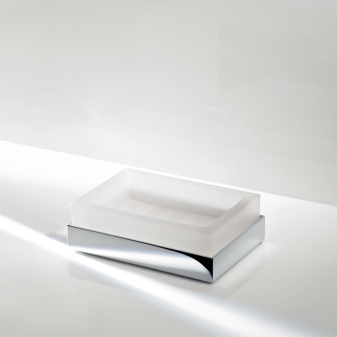 Elegante CO STS Seifenschale in Chrom, aus robustem Messing und satiniertem Glas, leicht entnehmbar zur Reinigung, perfekt für moderne Badezimmergestaltung