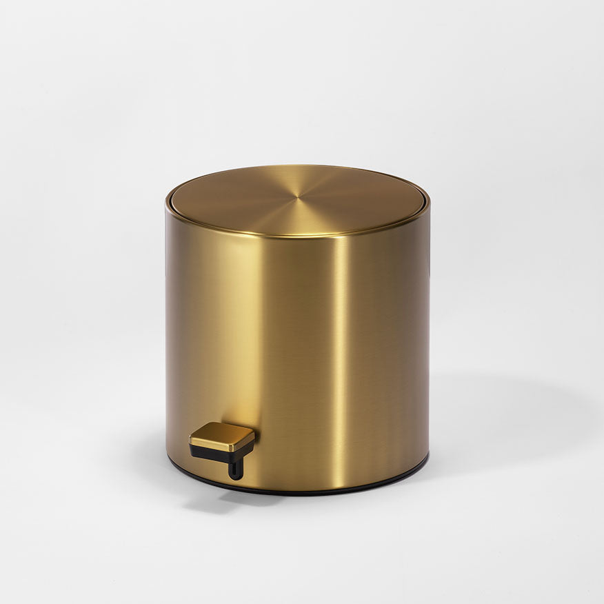 Eleganter Kosmetikeimer TE 50 mini in Gold matt von Decor Walther – geräuschlos schließend mit hygienischem Innenbehälter, prämiertes Designobjekt fürs Bad.