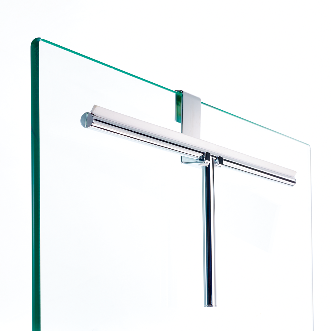 Kompakter Duschabzieher Easy XL mit extra breiter Silikonlippe für eine effiziente Reinigung von Duschabtrennungen. Erleichtert das Entfernen von Wasser und Kalkablagerungen auf Glasduschwänden. Optional ist ein passender Haken zur einfachen Aufbewahrung erhältlich.