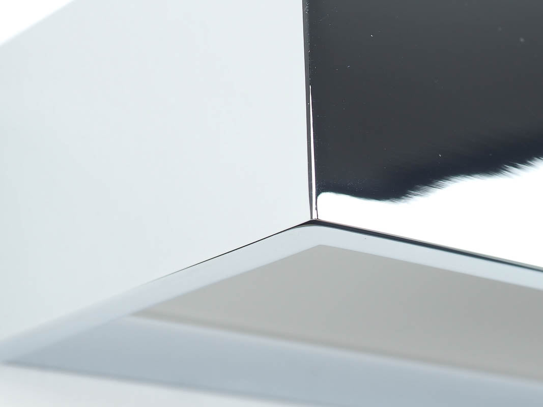 Kaufen Sie die Decor Walther Box 25 in Chrom bei dasfeinebad, um Ihr Badezimmer mit einer eleganten und langlebigen Spiegelleuchte aufzuwerten.