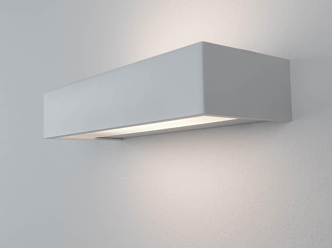 Mit der Decor Walther Box 25 in Weiß matt von dasfeinebad erreichen Sie eine blendfreie und warme Beleuchtung in Ihrem Badezimmer.