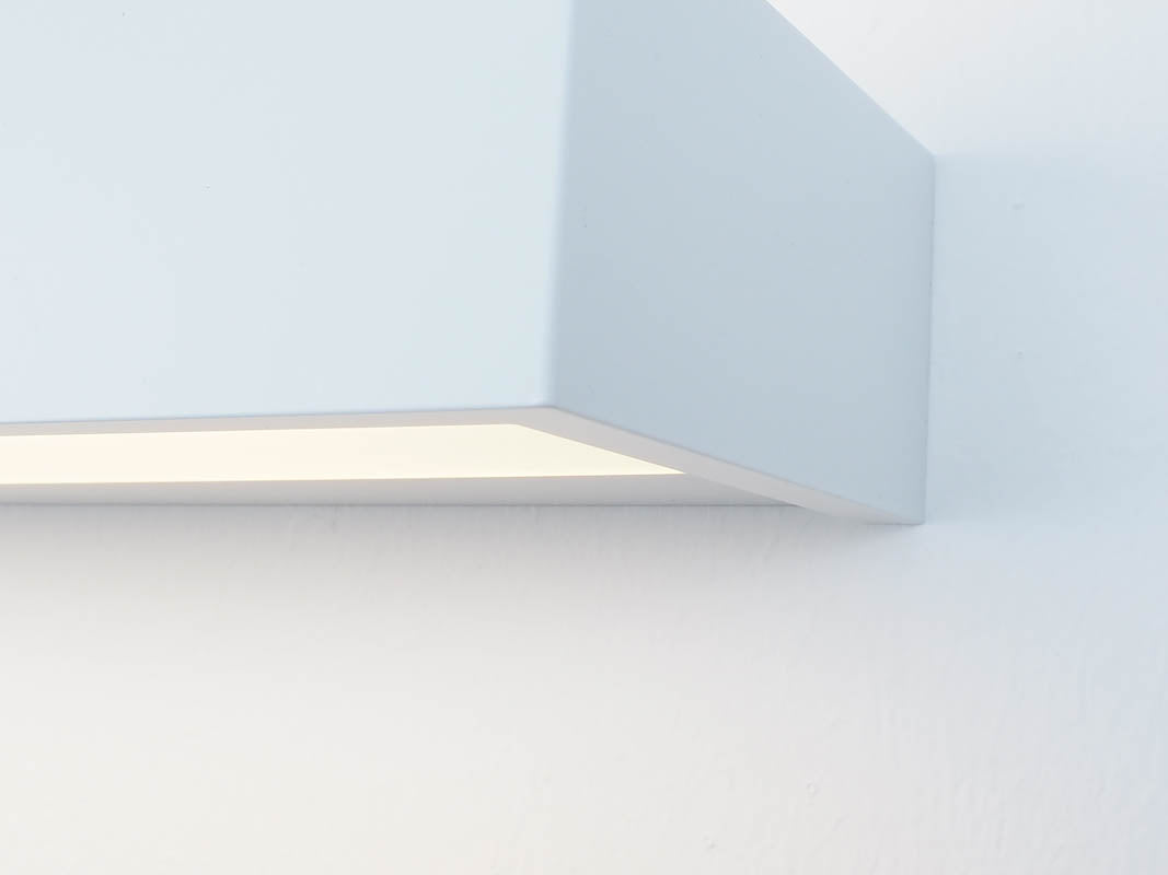 Perfekte Wahl für sanfte und effektive Badezimmerbeleuchtung mit der Decor Walther Box 25 in Weiß matt, verfügbar bei dasfeinebad.