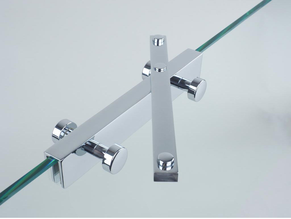 Moderne Chrom Hakenleiste von Giese Manufaktur, Artikelnummer 31949-02, fürs Bad ohne Bohren, in Messing-Finish, verbindet Ästhetik mit Funktionalität.