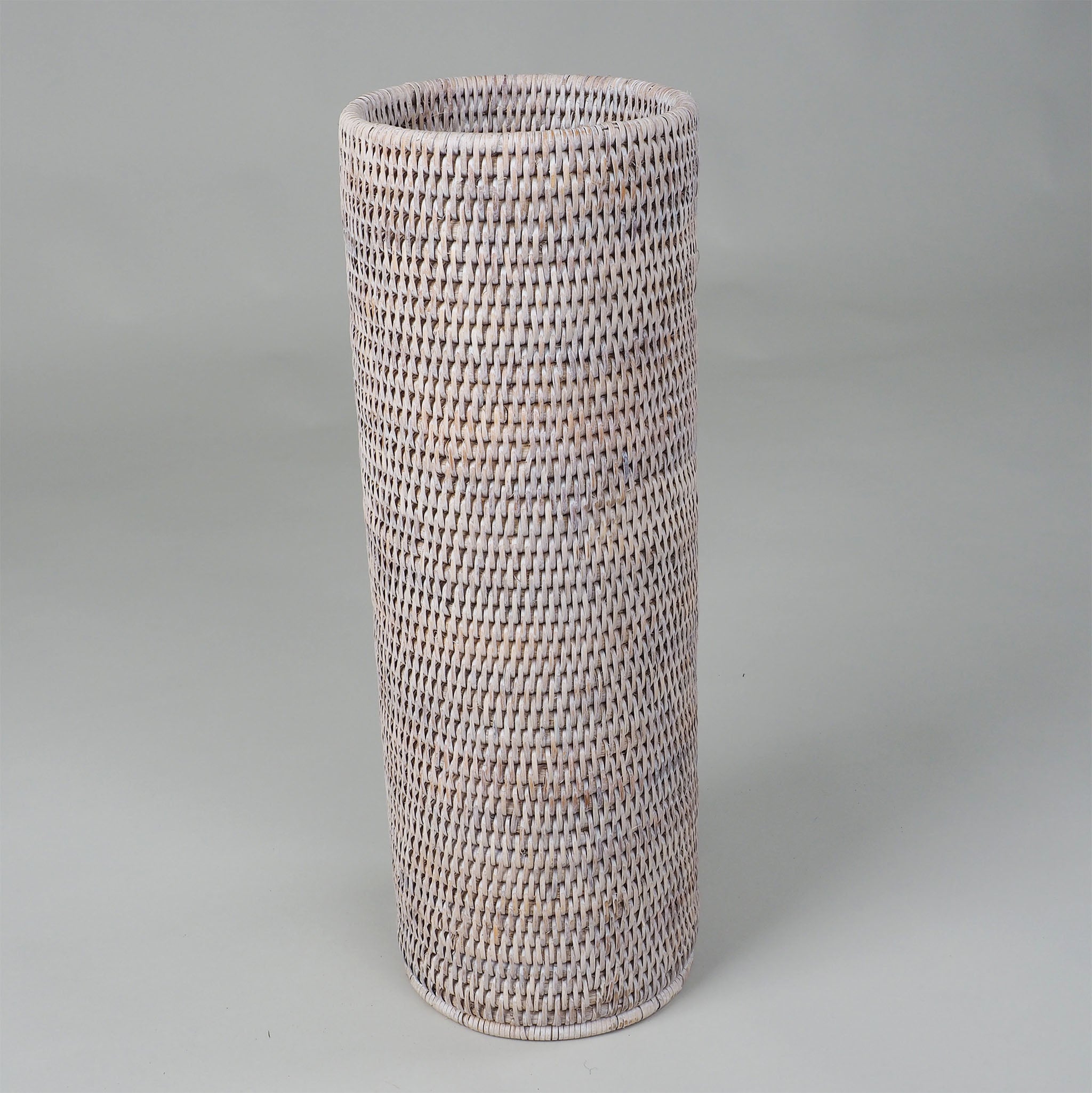 Toilettenpapierhalter aus hellem handgeflochtenem Rattan, stilvoll und praktisch für Ersatzrollenaufbewahrung, Decor Walther Basket Kollektion, dasfeinebad