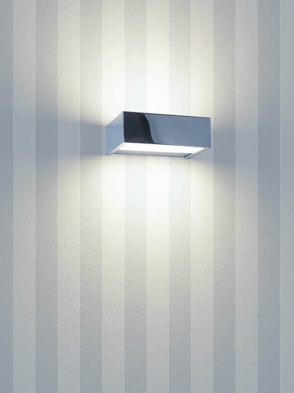 Luxuriöse Badezimmer Lampe Wand, Decor Walther Box 15 in Chrom, perfekt als Beleuchtung für Badspiegel – erhältlich bei dasfeinebad, vereint Design und Funktionalität.
