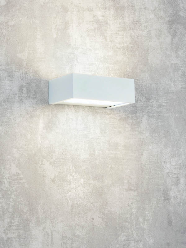 Stilvolle Decor Walther Box 15 in Weiß matt für eine sanfte Badbeleuchtung, verfügbar bei dasfeinebad – ideal für eine ruhige und entspannende Badezimmerumgebung.