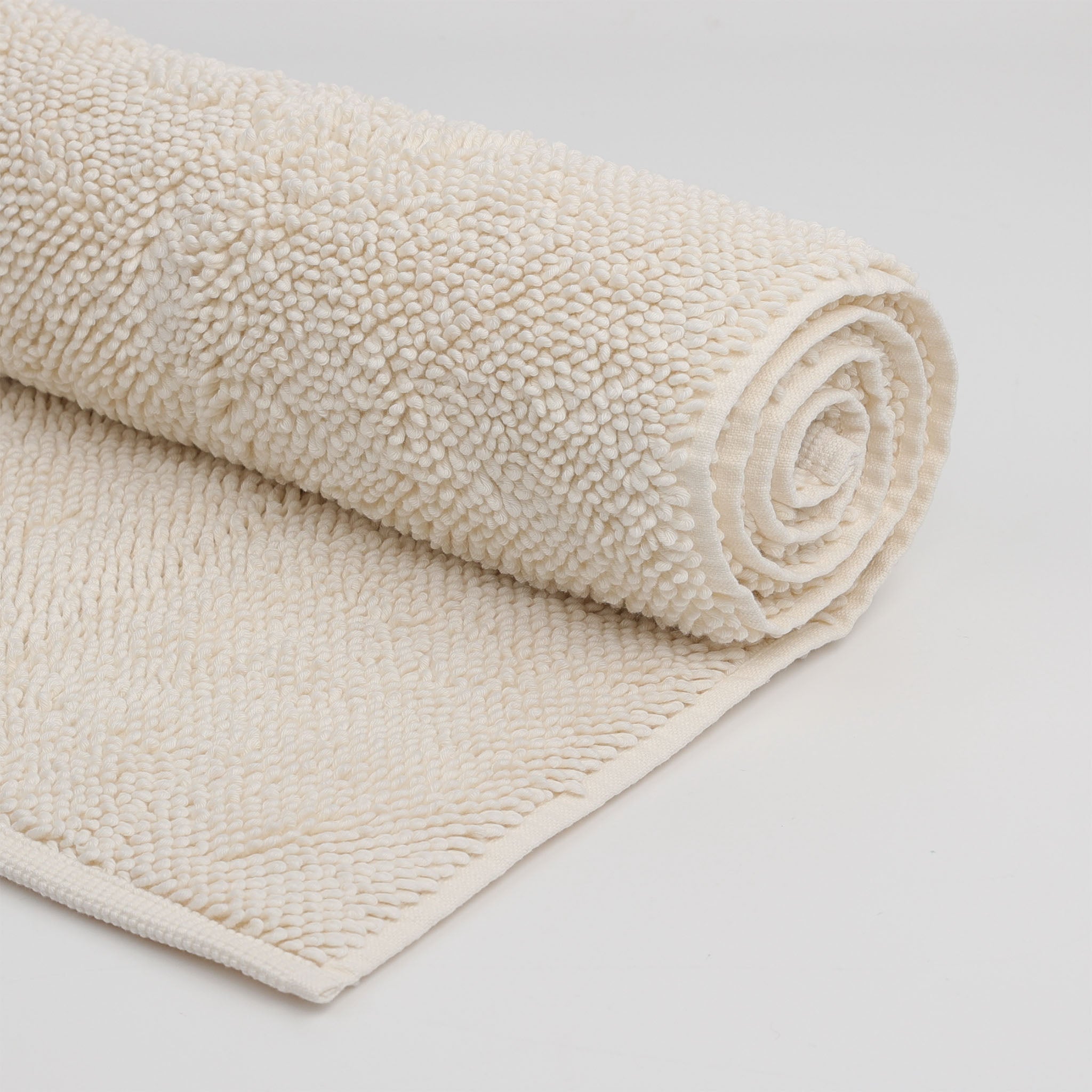 Weicher Badteppich in Creme gerollt-Decor Walther Twist-Reine Baumwolle-beidseitig verwendbar-langlebige Qualität-Home Spa
