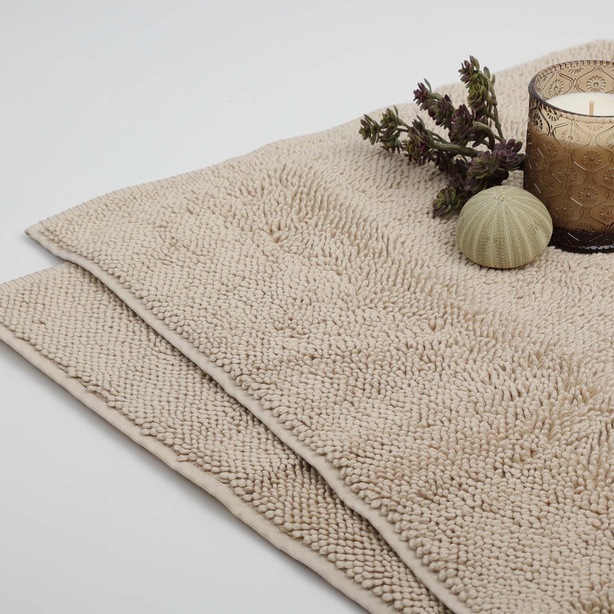 Flauschiger Badteppich-angenehm an den Füßen-Handwerksqualität von Decor Walther–Serie Twist Farbton Sandbeige-reine Baumwolle-Wohlfühlgefühl im Bad