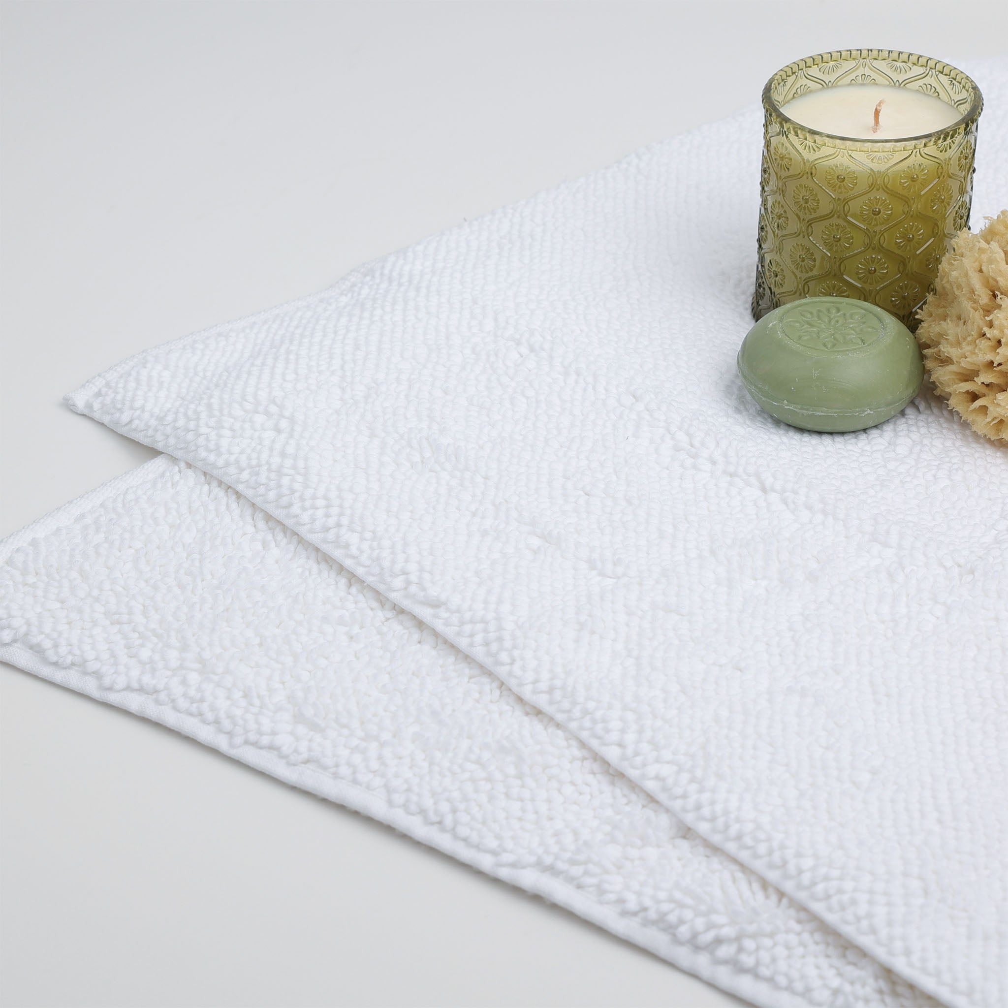Detailaufnahme Badvorleger Twist–Struktur & Textur aus reiner Baumwolle–zweiseitig nutzbar–edle Verarbeitung von Decor Walther–Wellness-Gefühl im Alltag