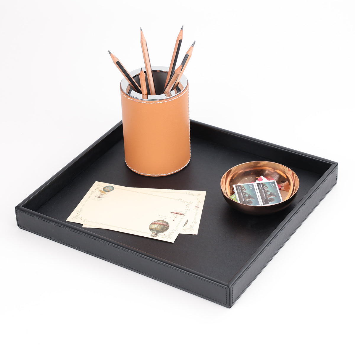 Schwarzes, großes Tablett aus Kunstleder aus der Serie Brownie von Decor Walther, wasserfest, in Größe Q, schafft perfekte Ordnung auf jedem Schreibtisch