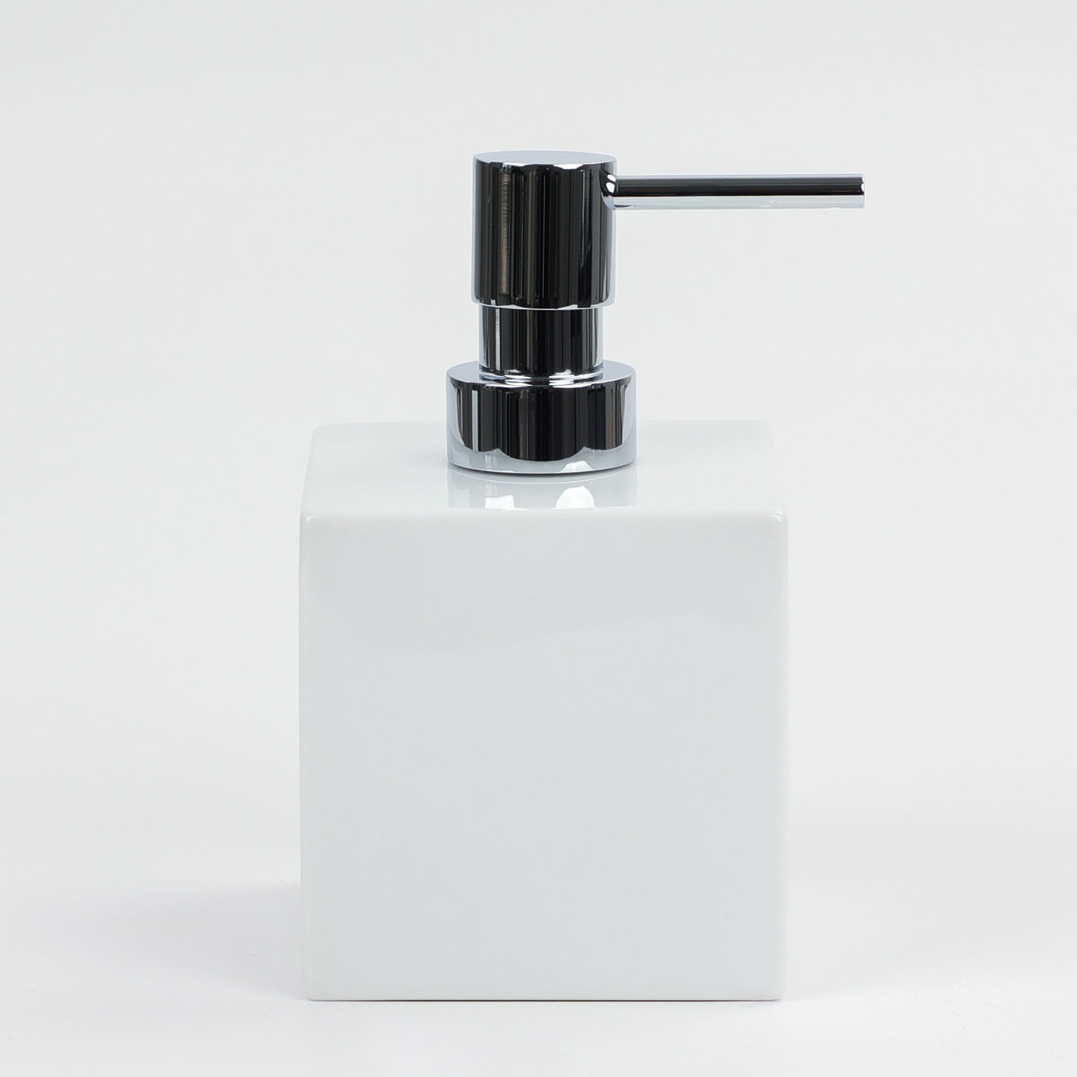 Freistehender Seifenspender DW525 aus weißem Porzellan mit Chrom-Pumpkopf von Decor Walther, minimalistisches Design mit 425-ml-Volumen