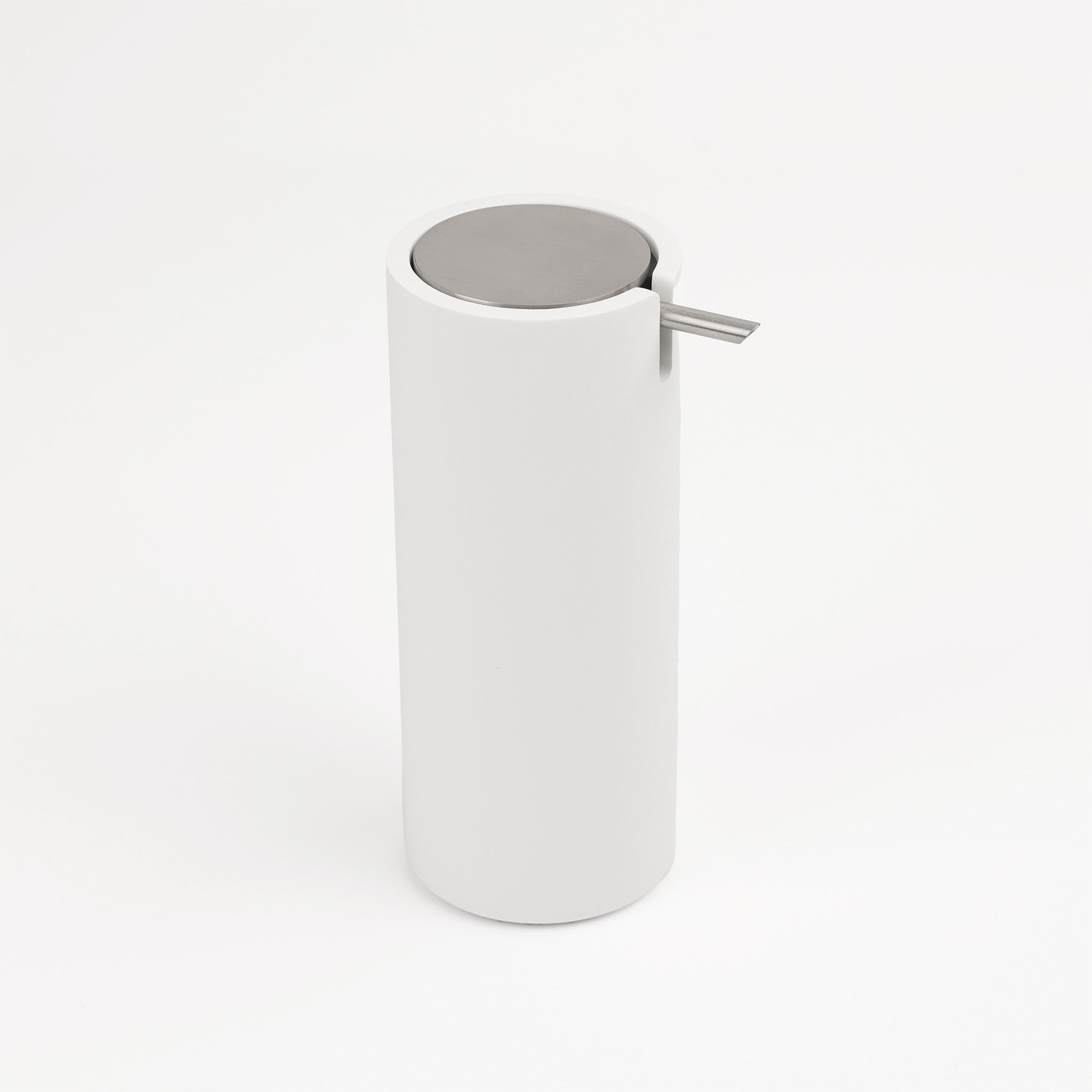 Hochwertiger Seifenspender von Decor Walther aus der Stone-Kollektion mit matter Edelstahl-Pumpe und robustem Mineralwerkstoff.