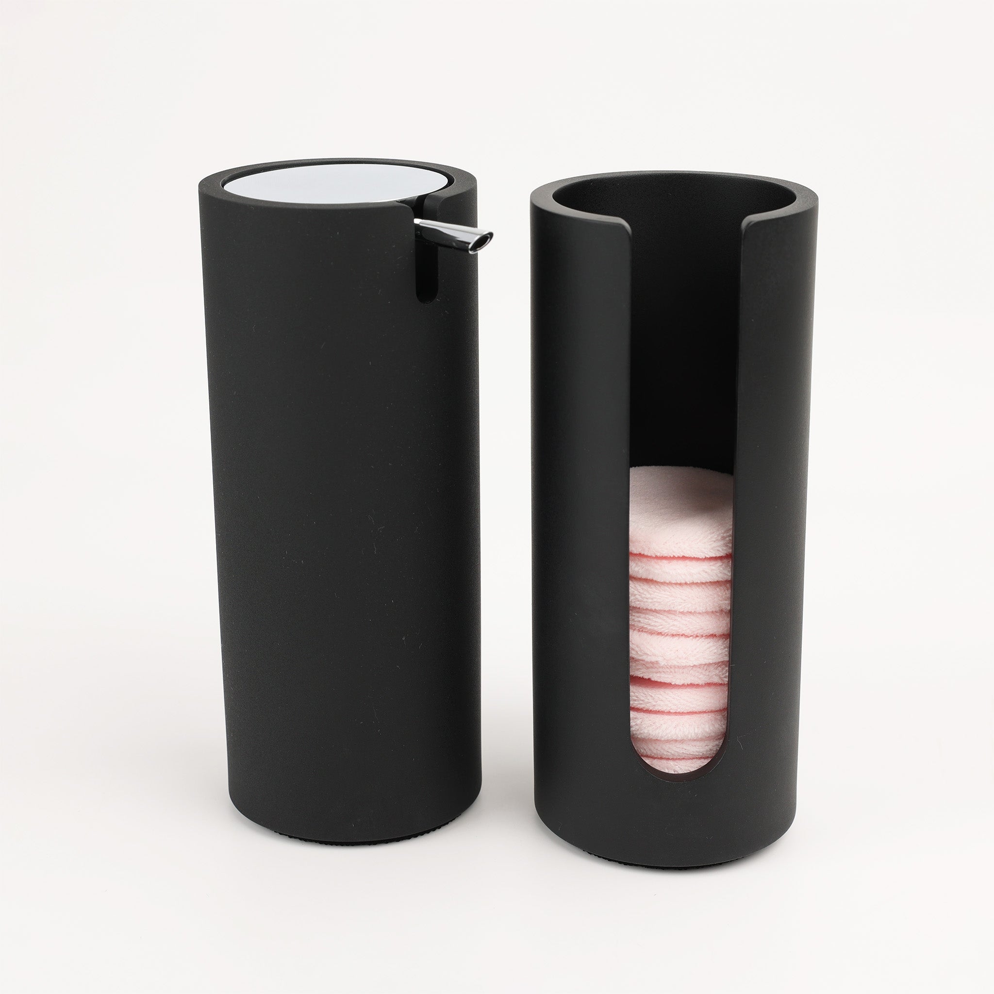 Eleganter Black-Stone Seifenspender mit Chrom-Pumpe, befüllt mit Flüssigseife, ideal für moderne Badezimmer.