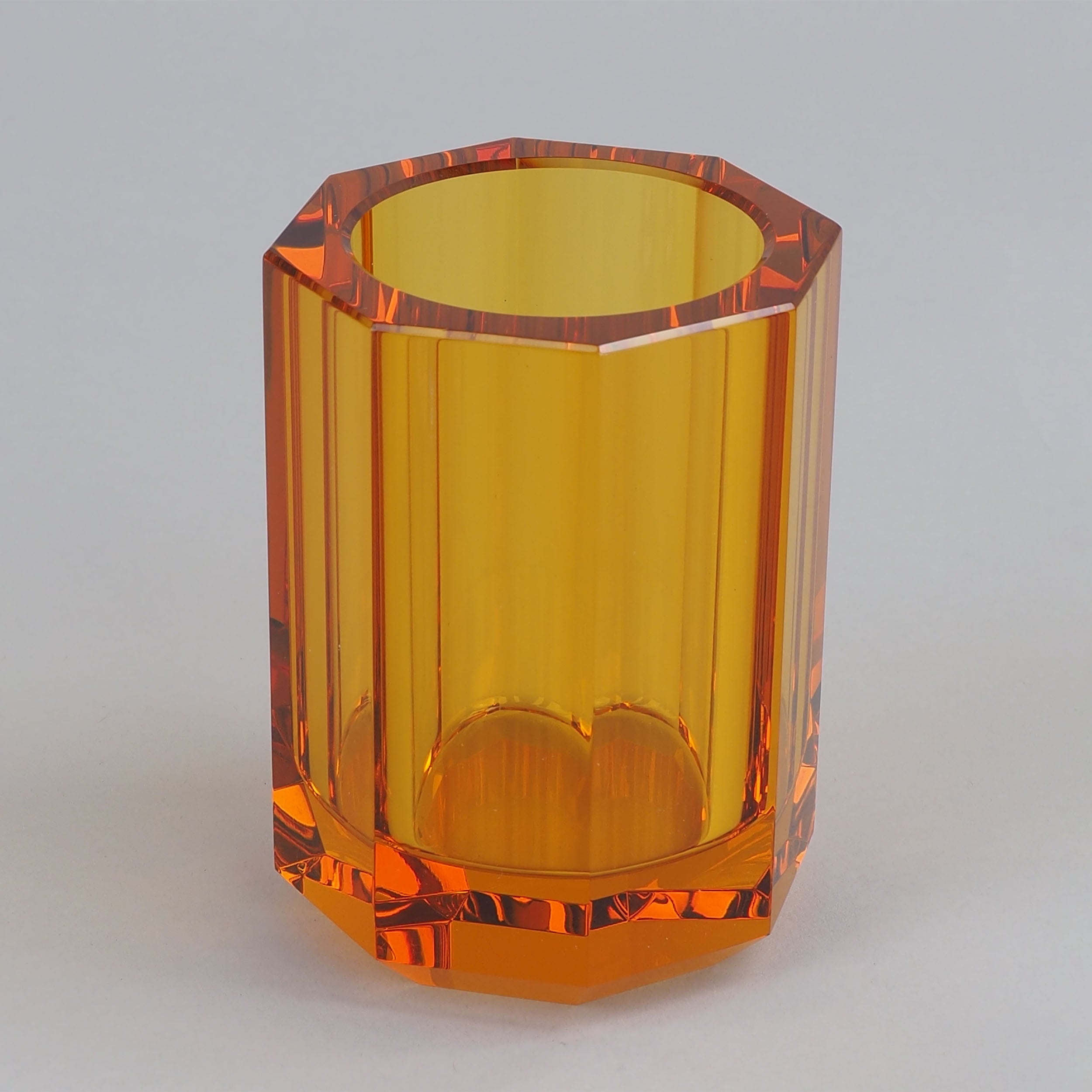 Bernsteinfarbener Zahnputzbecher aus kristallklarem Glas, dekorativer Mundbecher von Decor Walther.