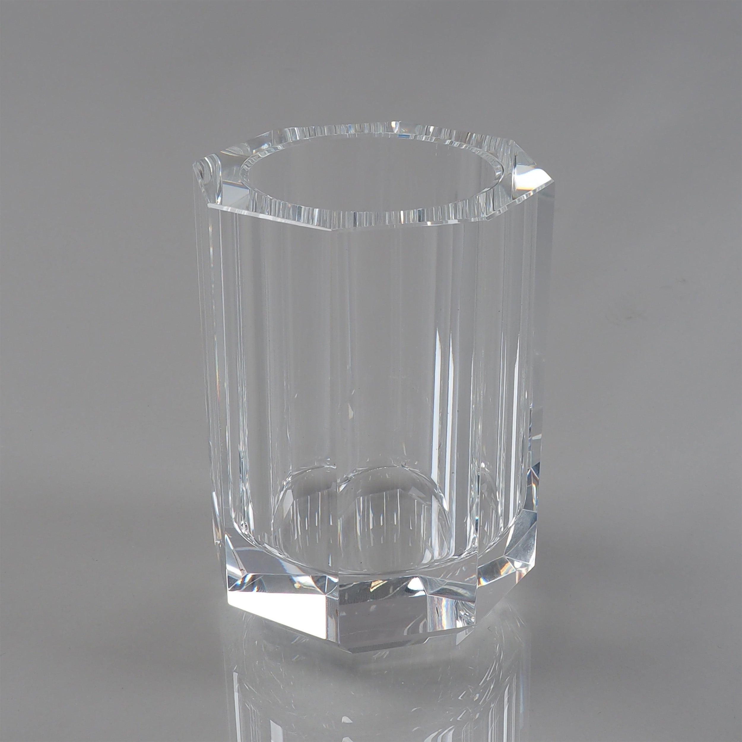 Klarer Zahnputzbecher aus brillantem Kristallglas, elegante Badezimmerablage von Decor Walther.