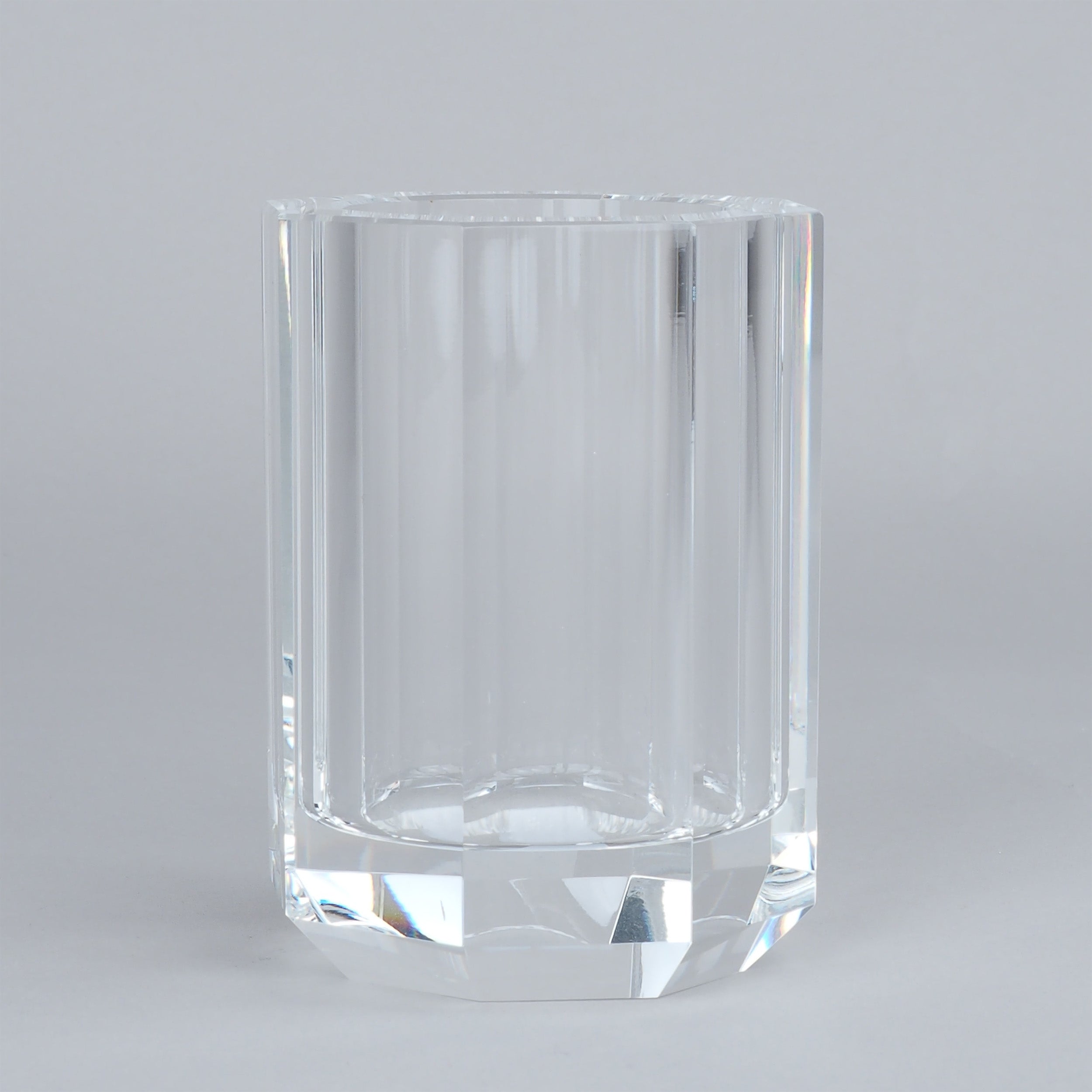 Brillanter klarer Zahnputzhalter aus Glas, dekorativer Mundbecher für modernes Badezimmer.
