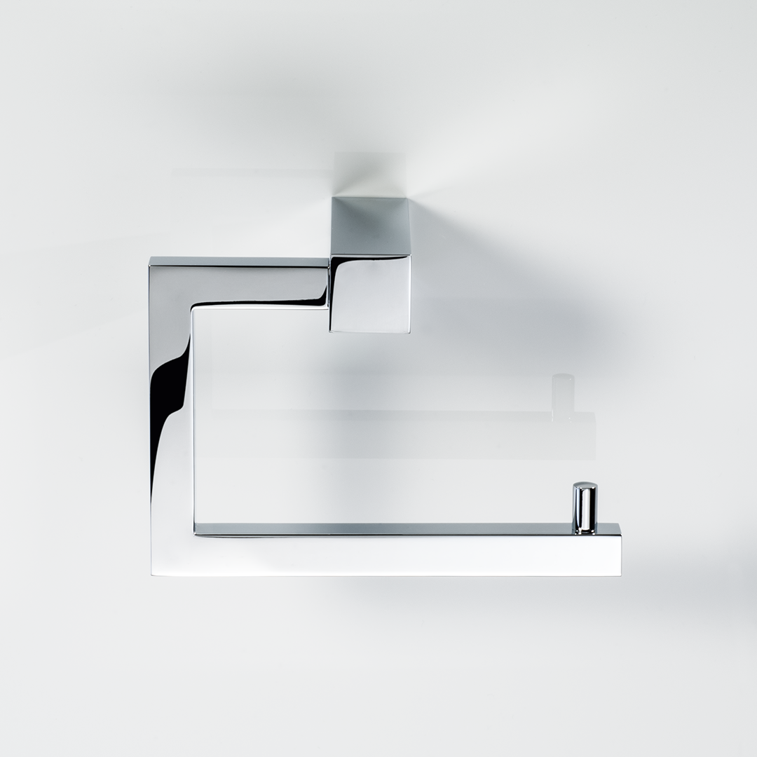 Moderner Toilettenpapierhalter CO TPH3 in Chrom – kantiges Design aus massivem Messing mit verdeckter Wandmontage für ein klares, architektonisches Badambiente.