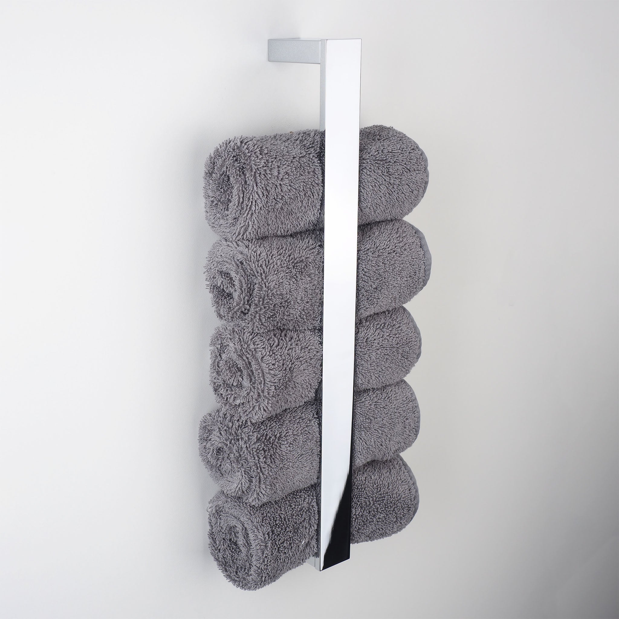 Moderner Gästetuchhalter GTH von Decor Walther in Chrom – senkrechte Wandmontage für eine platzsparende und stilvolle Handtuchaufbewahrung im Bad.