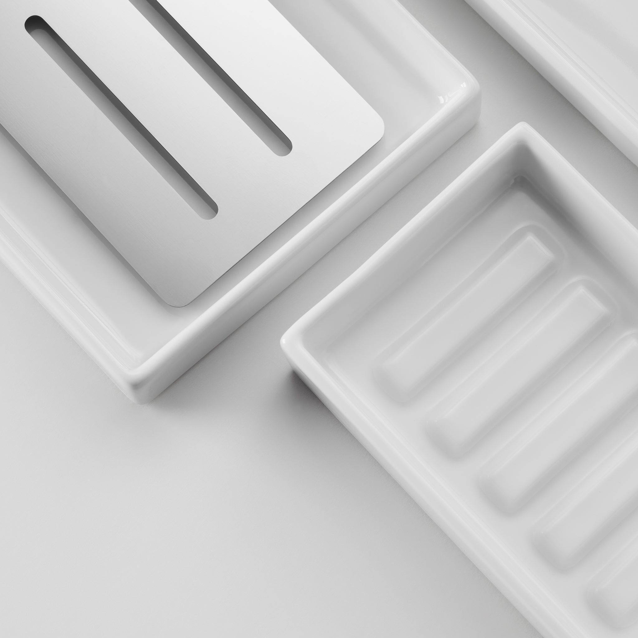 Weiße Seifenschale DW615 von Decor Walther aus hochwertigem Porzellan mit integrierter Riffelstruktur im puristischen Design – Artikelnummer: 0842250