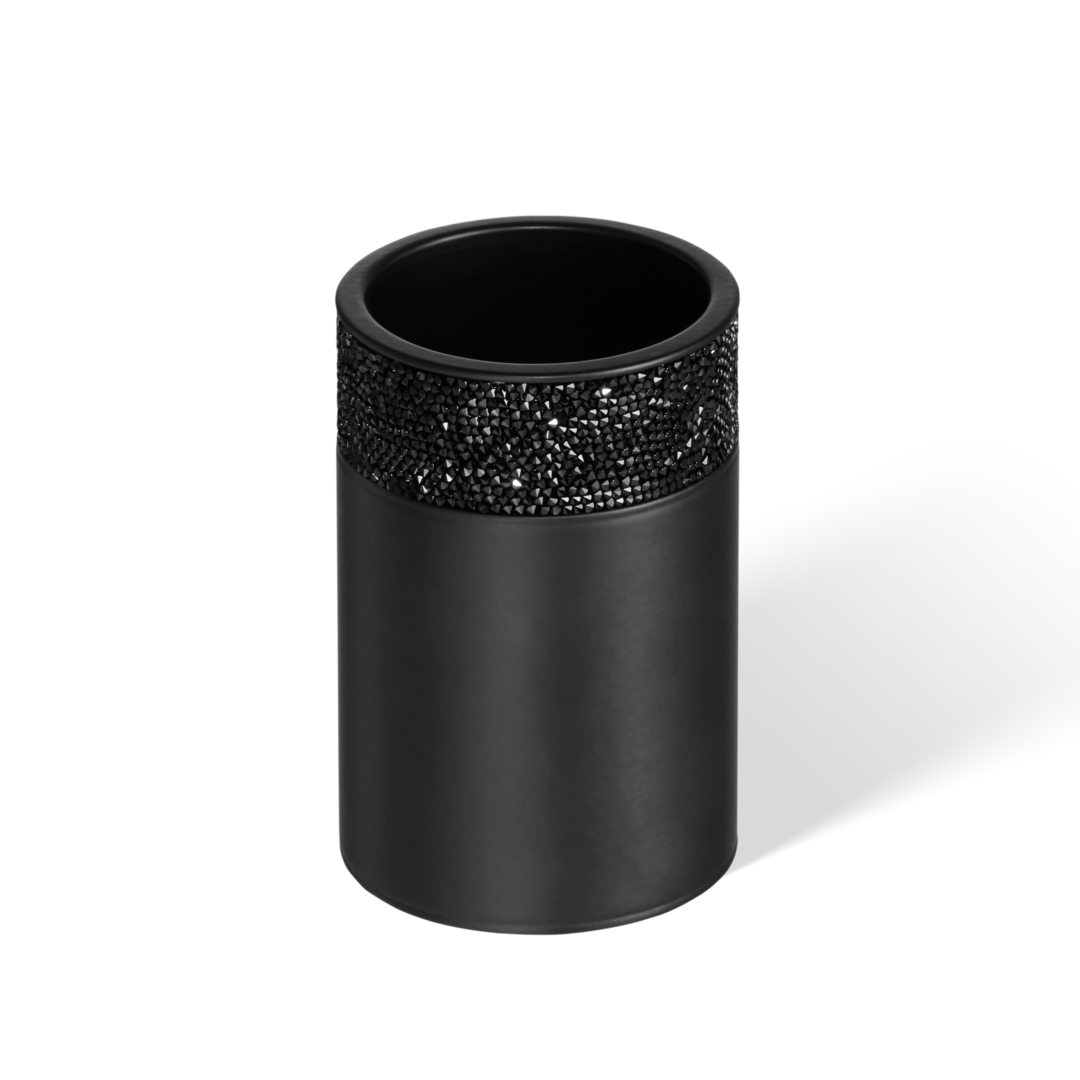 Eleganter Rocks-Utensilienbecher in Schwarz matt, dekoriert mit dicht besetzten Swarovski-Kristallen.