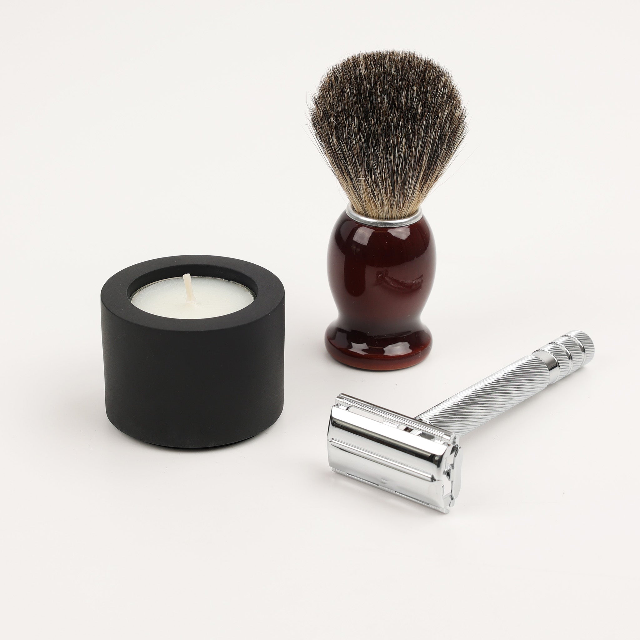 Luxus Teelichtständer TLH aus Mineralwerkstoff in Schwarz matt – minimalistisches Design und angenehm warme Haptik.