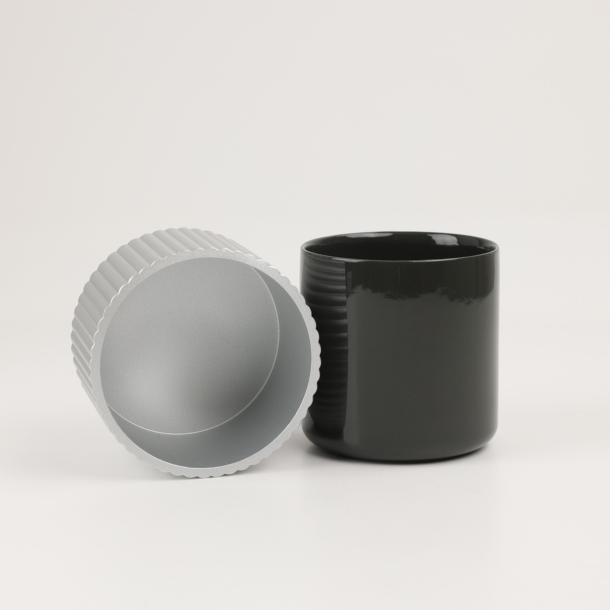 Stilvolle Schmuckbox aus Aluminium und handgefertigtem Porzellan, perfekt zur Aufbewahrung kleiner Utensilien, Decor Walther OF.LINE