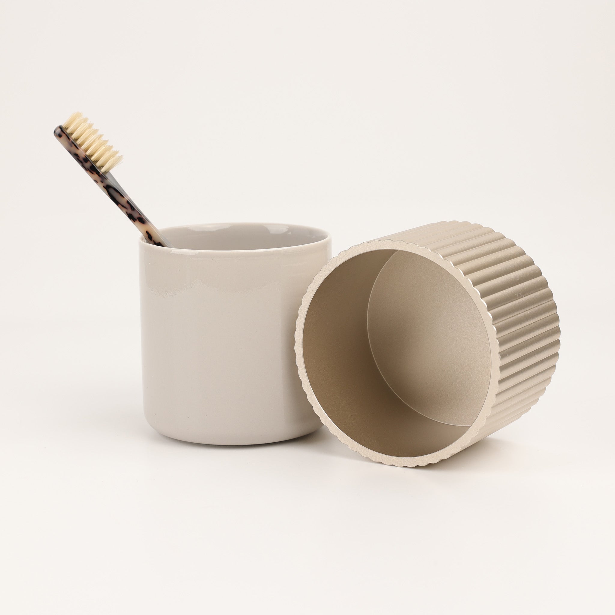 Edle Aufbewahrungsbox aus Aluminium und Porzellan mit Deckel, ideal zur Organisation von Schmuck und kleinen Utensilien, Decor Walther OF.LINE