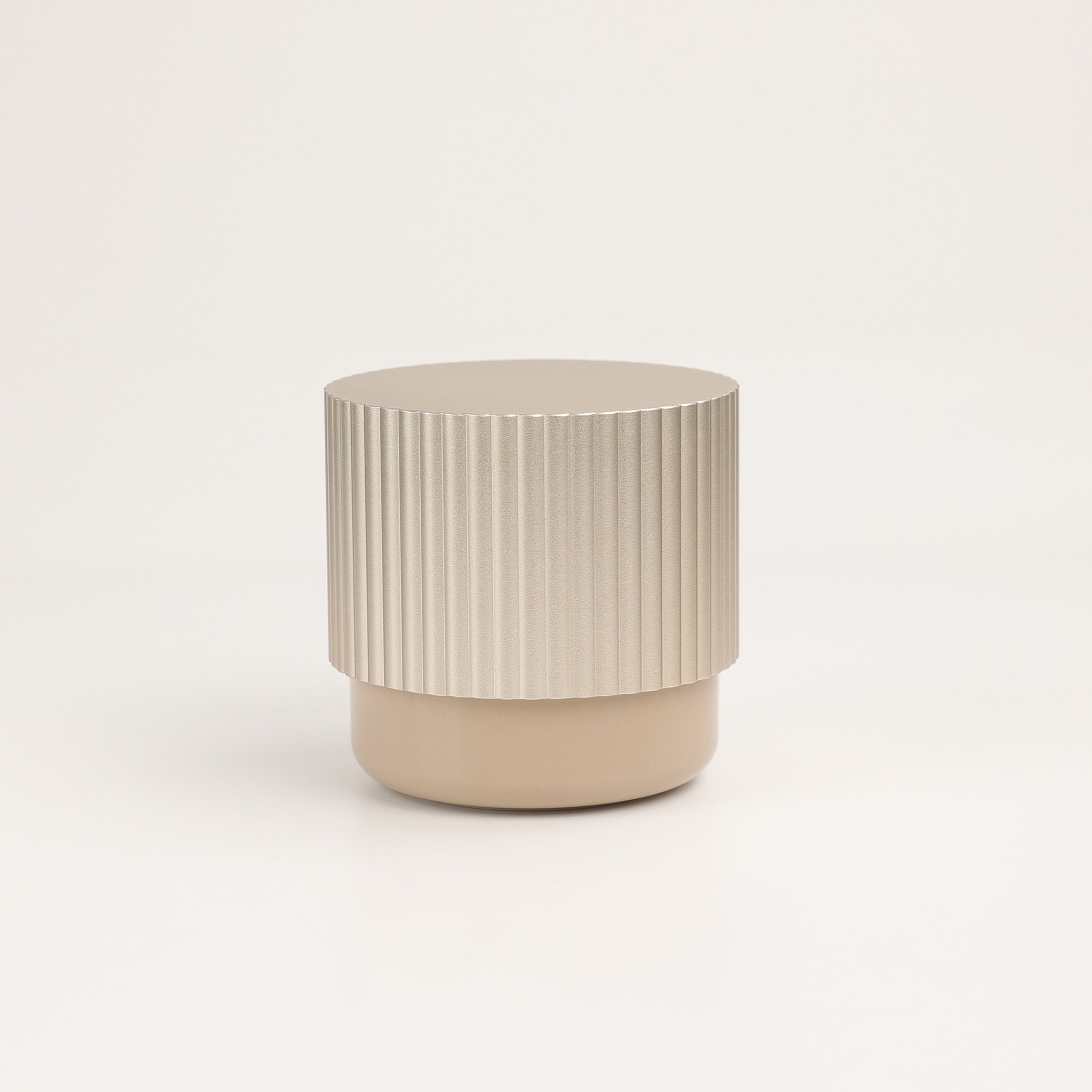 Vielseitige Schmuckbox aus robustem Aluminium und feinem Porzellan, ideal zur Aufbewahrung von Wattepads und Utensilien, Decor Walther OF.LINE