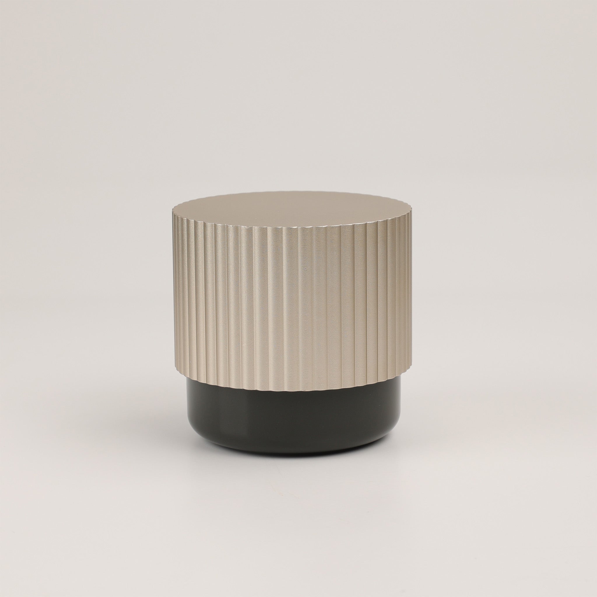 Stilvoller Organizer aus Aluminium und handgefertigtem Porzellan, perfekt für Badezimmeraccessoires und Schmuck, Decor Walther OF.LINE