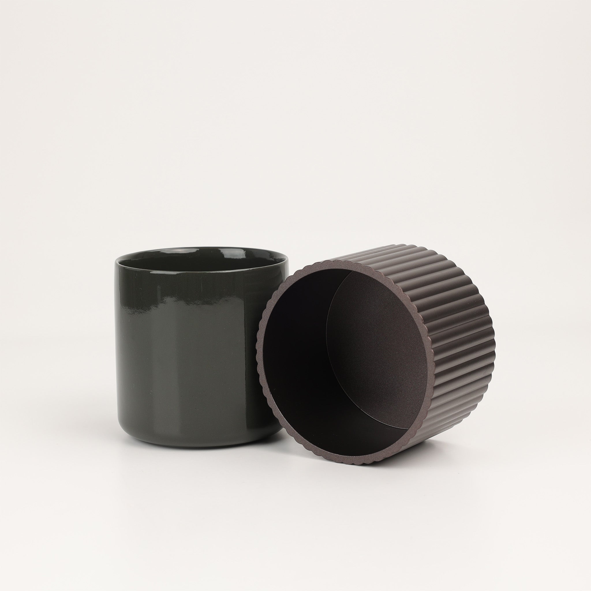 Hochwertiger Utensilienbehälter aus Aluminium und handgefertigtem Porzellan, ideal für kleine Gegenstände, Decor Walther OF.LINE