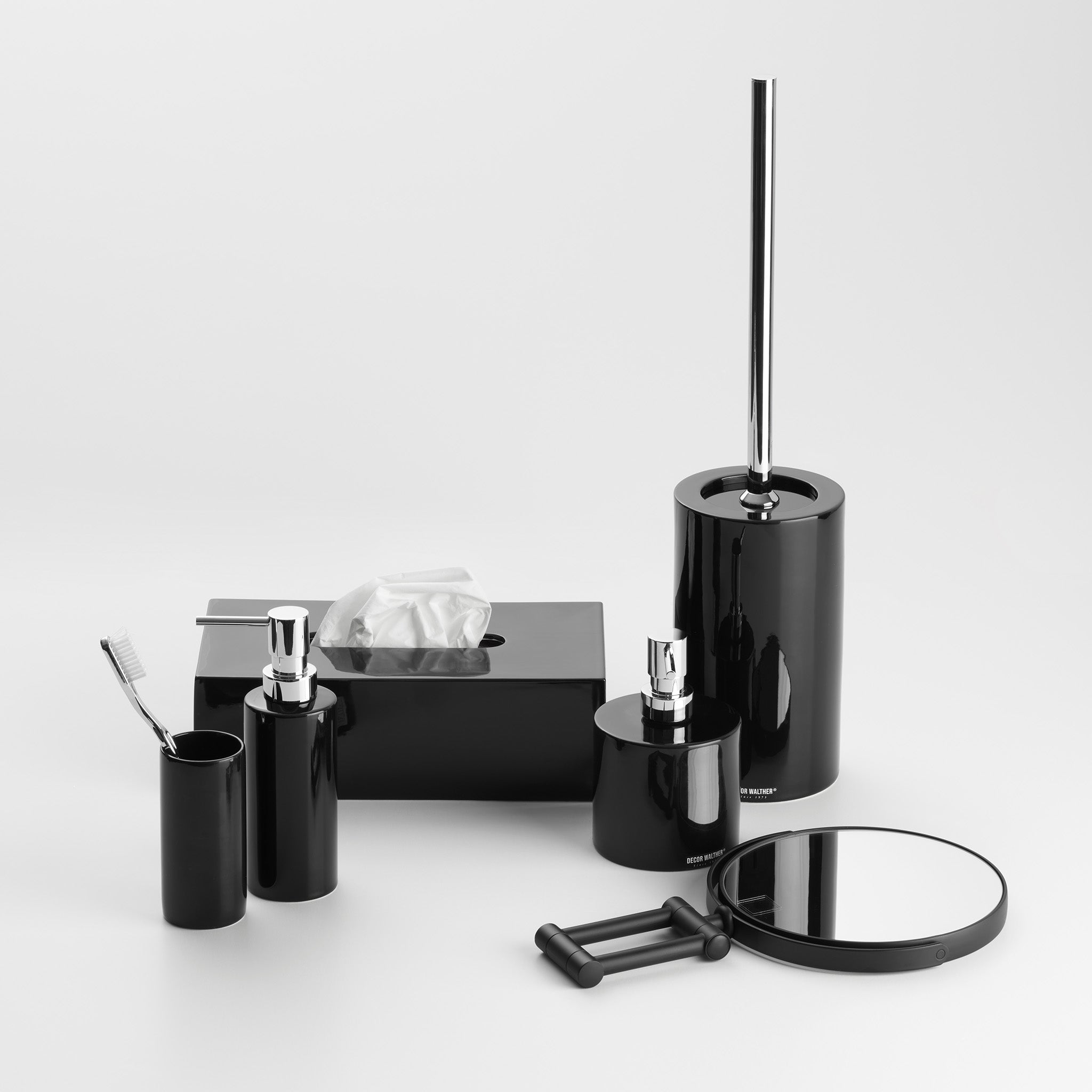 Runder Reisespiegel in schwarz matt mit 5-facher Vergroesserung von Decor Walther, hochwertiger Kosmetikspiegel fuer Make-up, Rasur und Hautpflege unterwegs