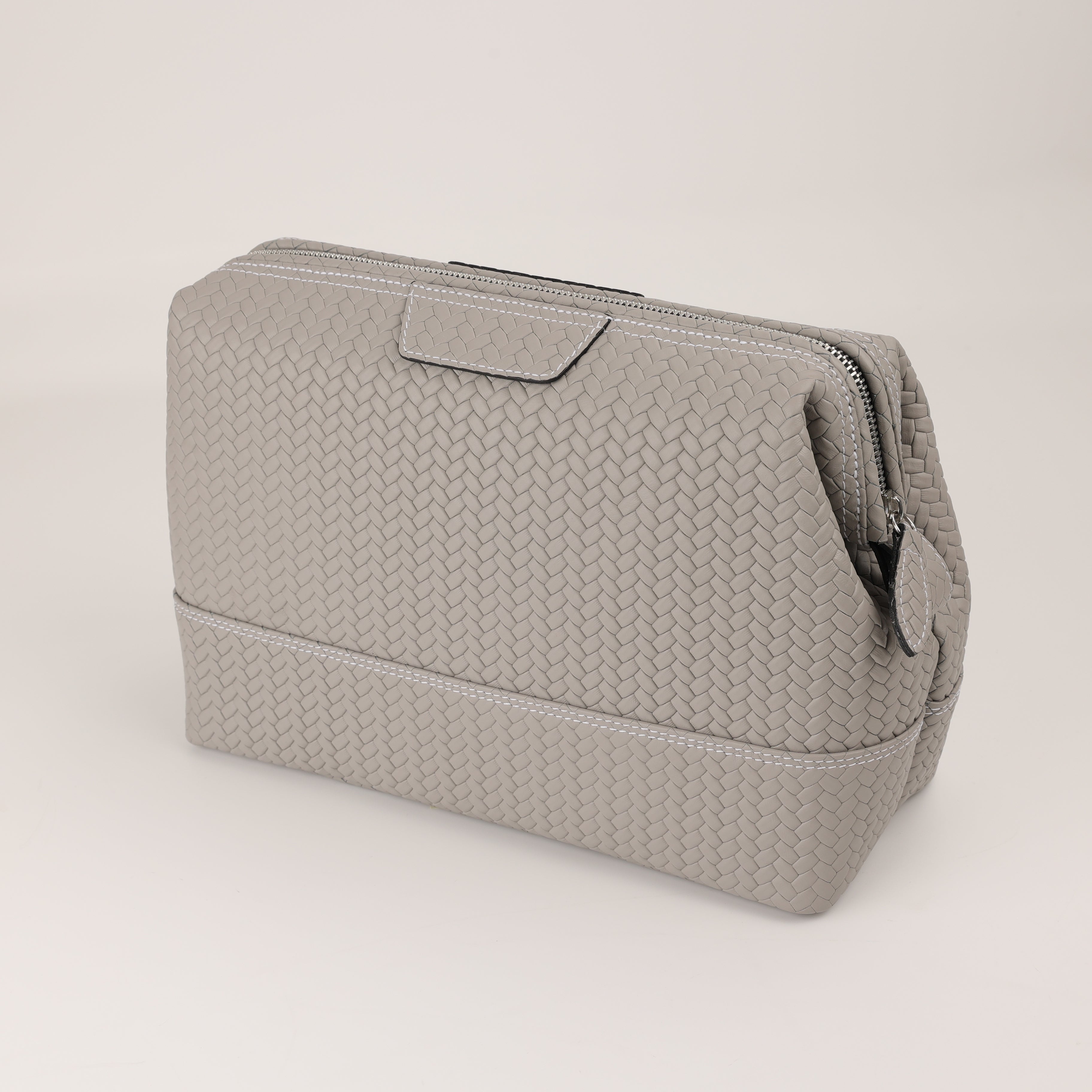 Eleganter Kulturbeutel in Flecht Grau aus naturbelassenem Leder, Made in Germany