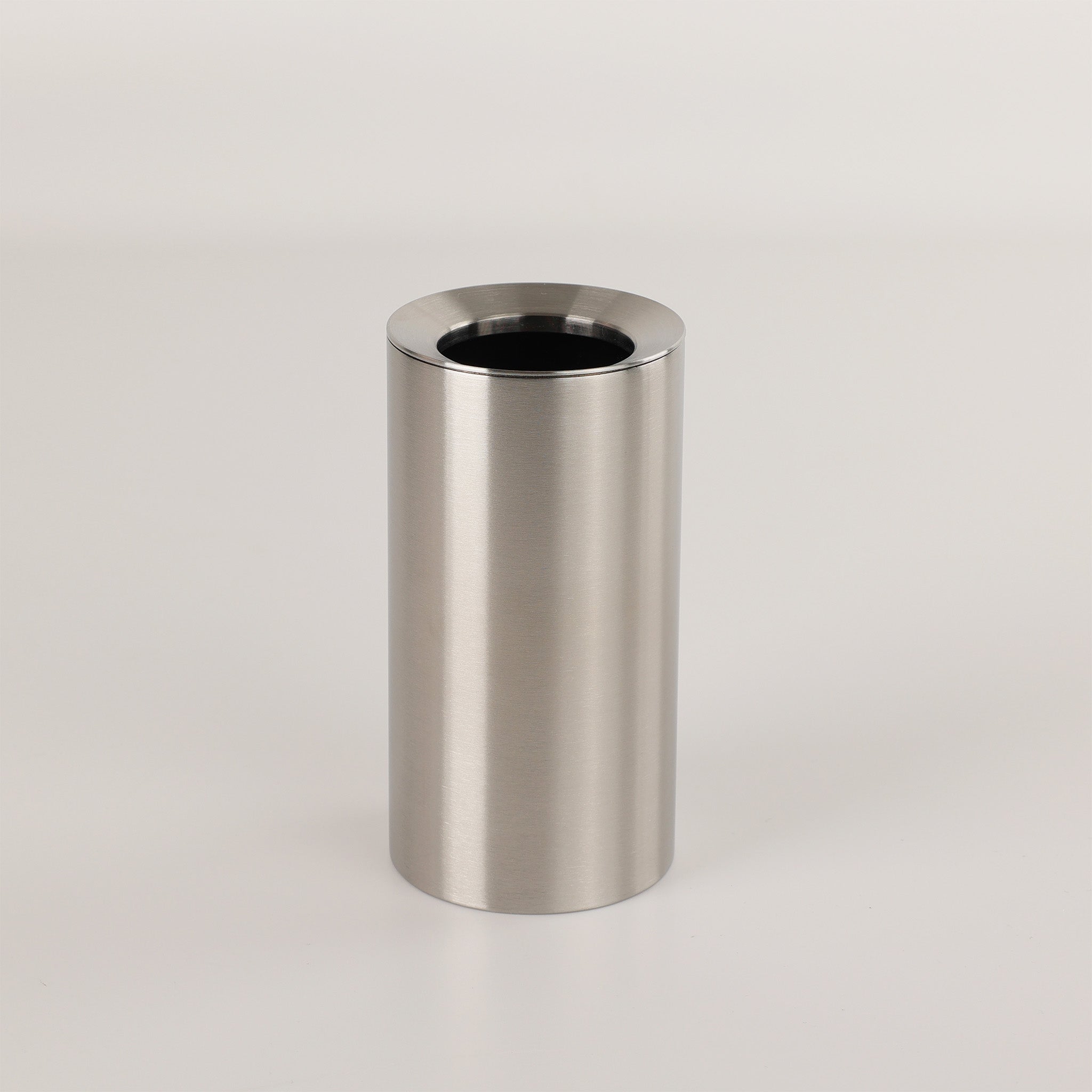 Gebürsteter Edelstahl Zahnputzglas, Young Serie Fantini, eleganter Mundhalter für stilvolles Badezimmer, hergestellt in Italien