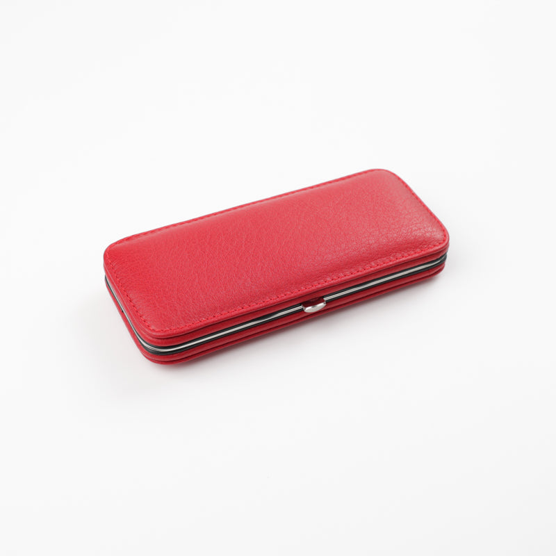 Exklusives, geschlossenes Maniküre-Set in klassischem Rot von F. Hammann. Elegantes Lederetui für eine professionelle Nagelpflege in jeder Situation.