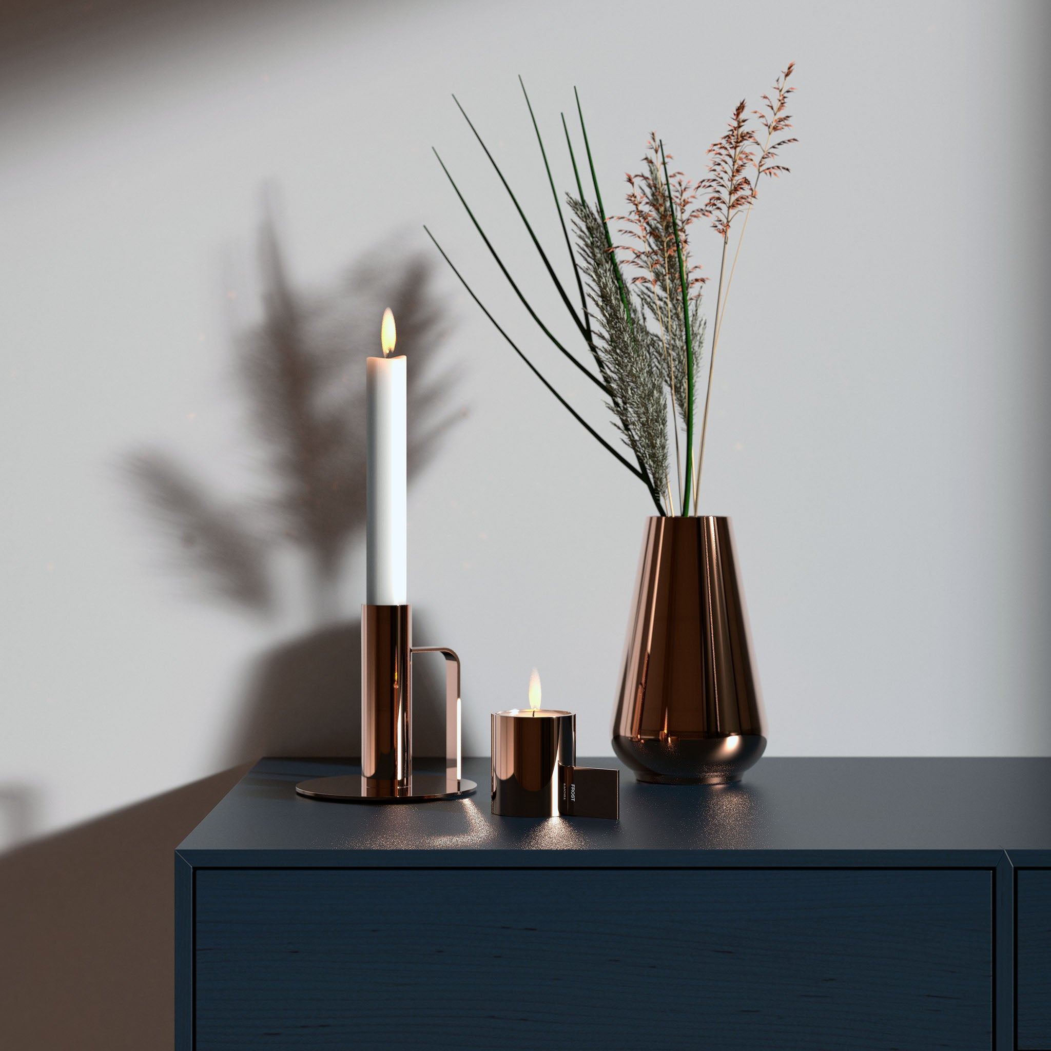 Dekorativer Teelichthalter in poliertem Kupfer – elegantes Accessoire für stimmungsvolles Licht.