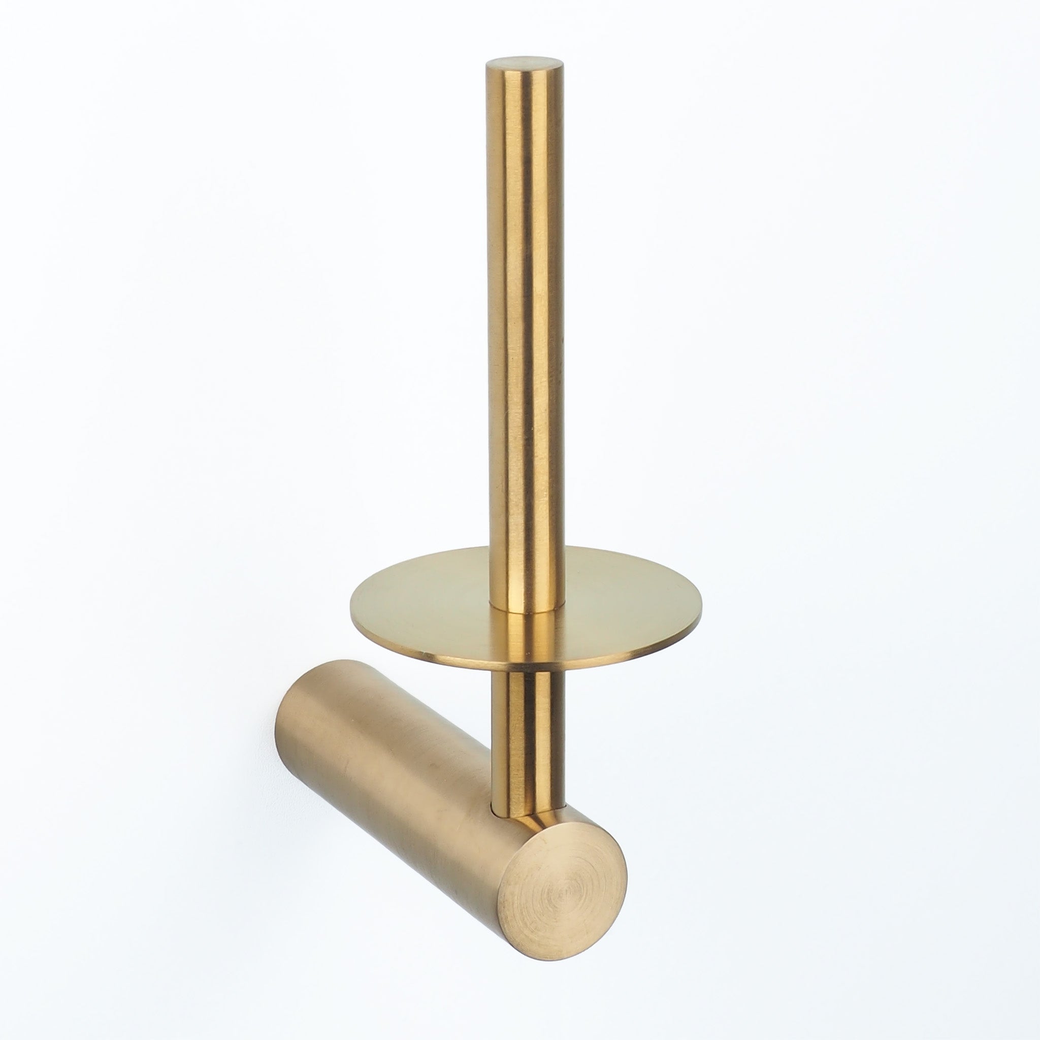 Edler Ersatzpapierhalter in gebürstetem Gold – skandinavischer Luxus für elegante Badezimmer von Frost Denmark.