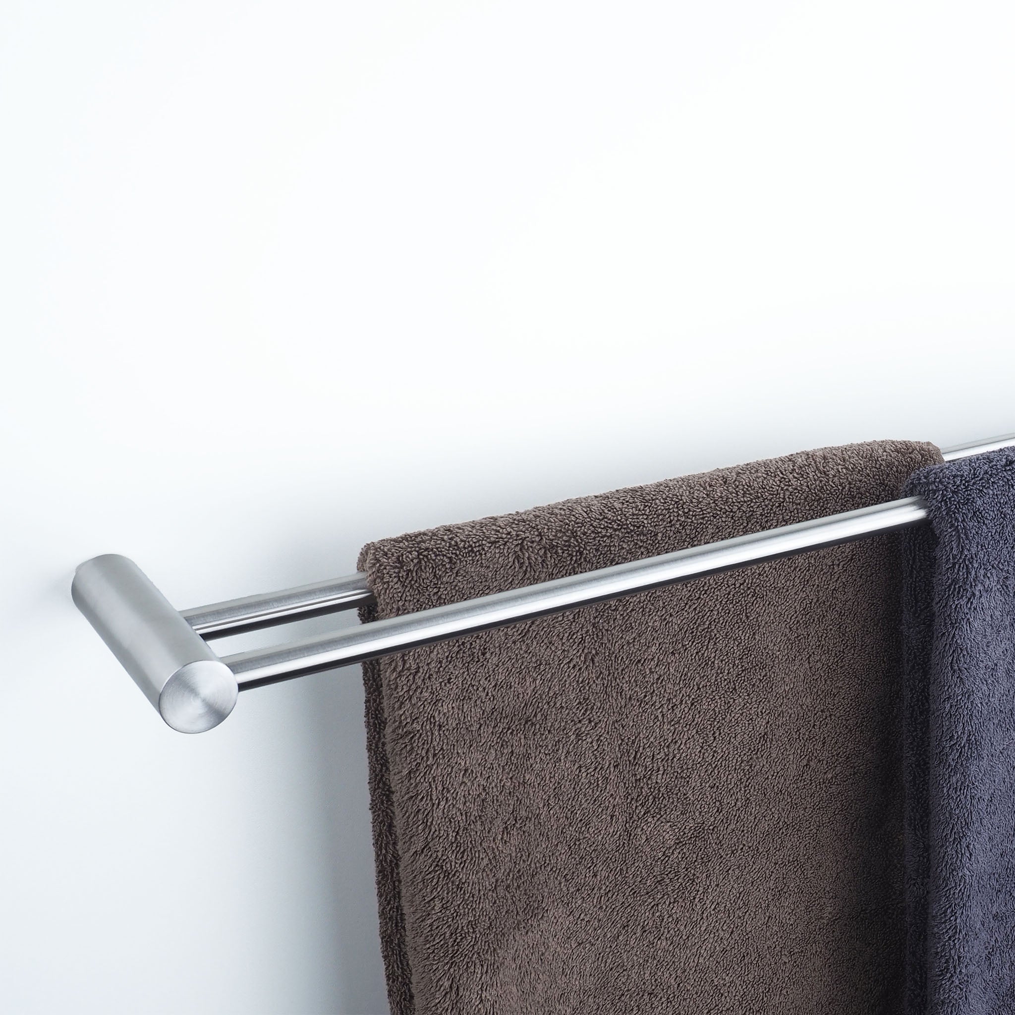 Robuste Edelstahl-Handtuchreling 1916-4 mit zwei Haltestangen in gebürstetem Finish – ideal für stilvolle Bäder