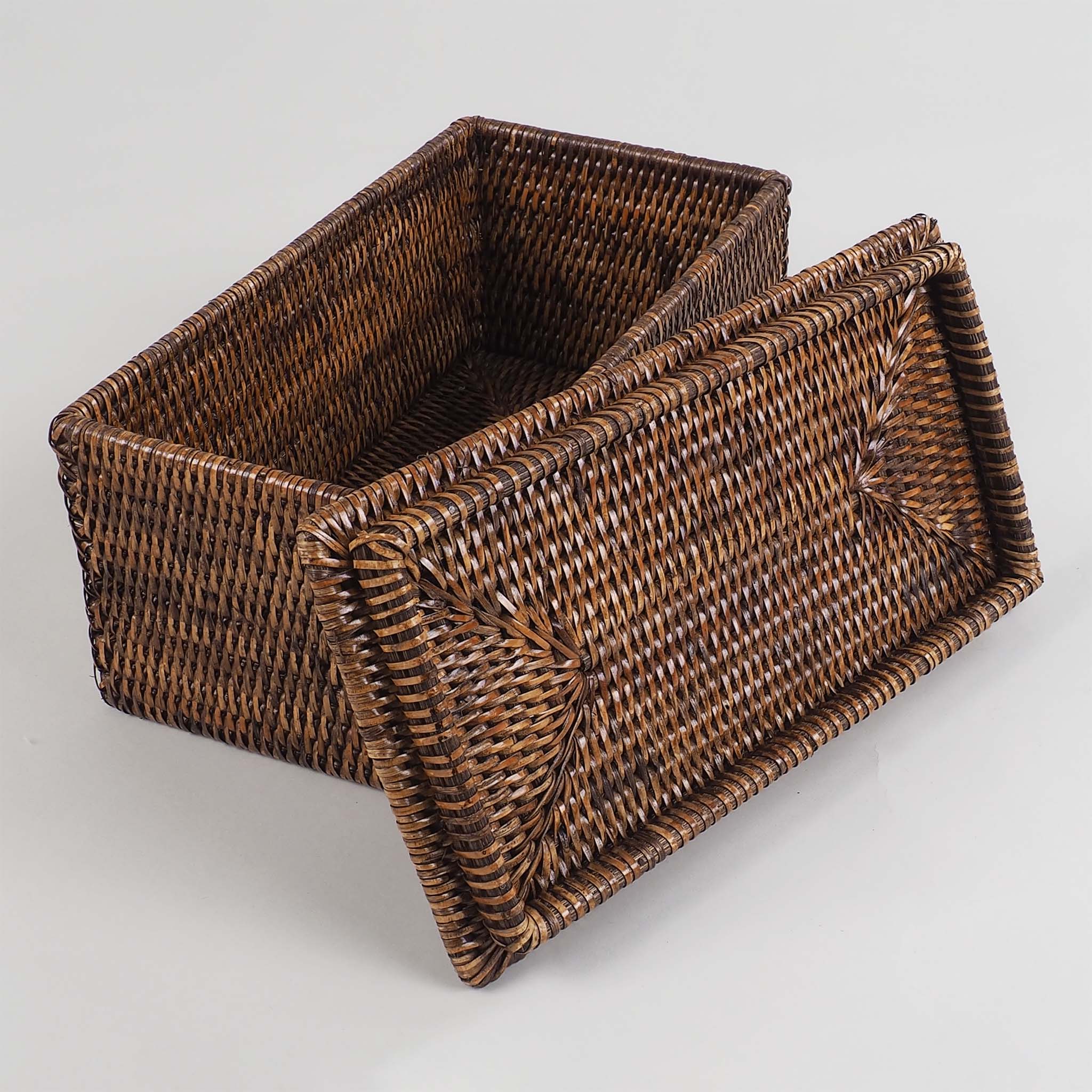 Eleganter Aufbewahrungskorb mit Deckel aus dunklem handgeflochtenem Rattan, perfekt für Badezimmer oder Wohnräume, Decor Walther Basket Kollektion, dasfeinebad