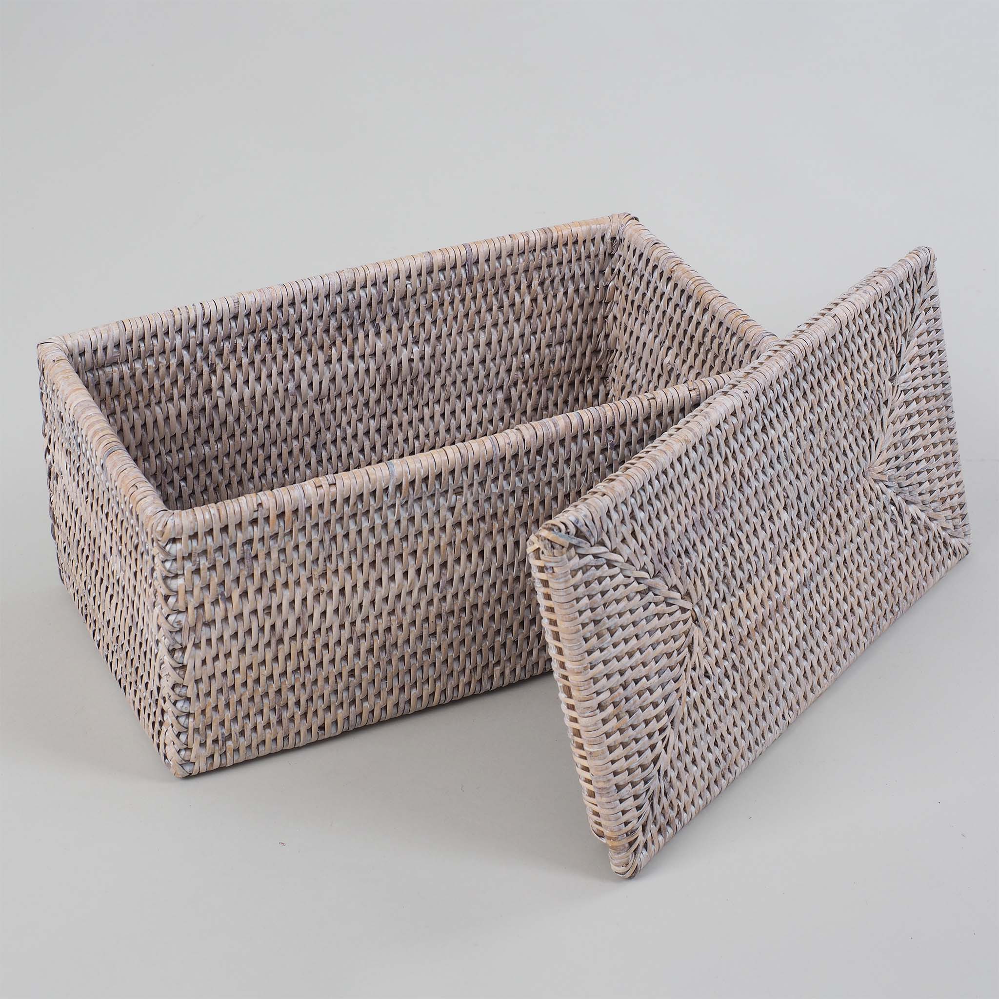 Geschlossener Rattan-Behälter in hellem Design, vielseitig nutzbar für Kosmetik- oder Schmuckaufbewahrung, Decor Walther Basket, dasfeinebad