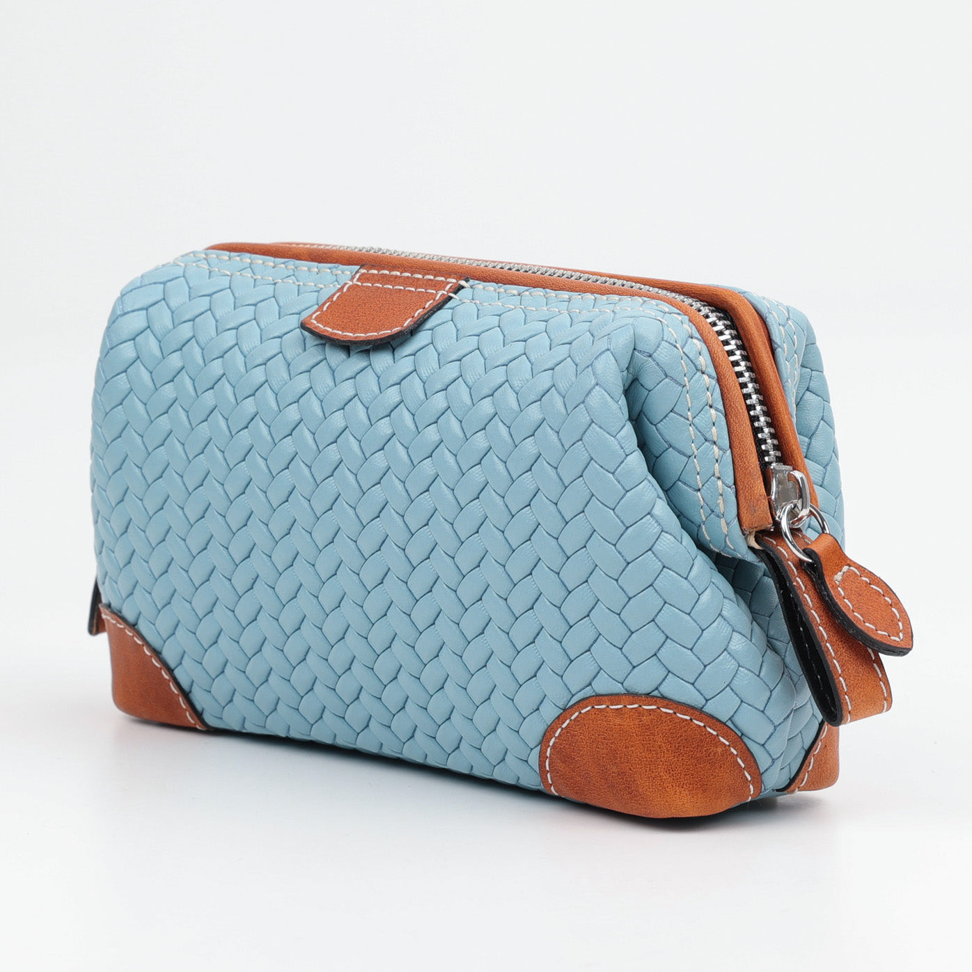 Kleine Kulturtasche aus Chervo Kalbsleder in Flecht Hellblau und Coxorange von F. Hammann – handgefertigt in Deutschland mit feiner Struktur und edler Zweifarbigkeit.