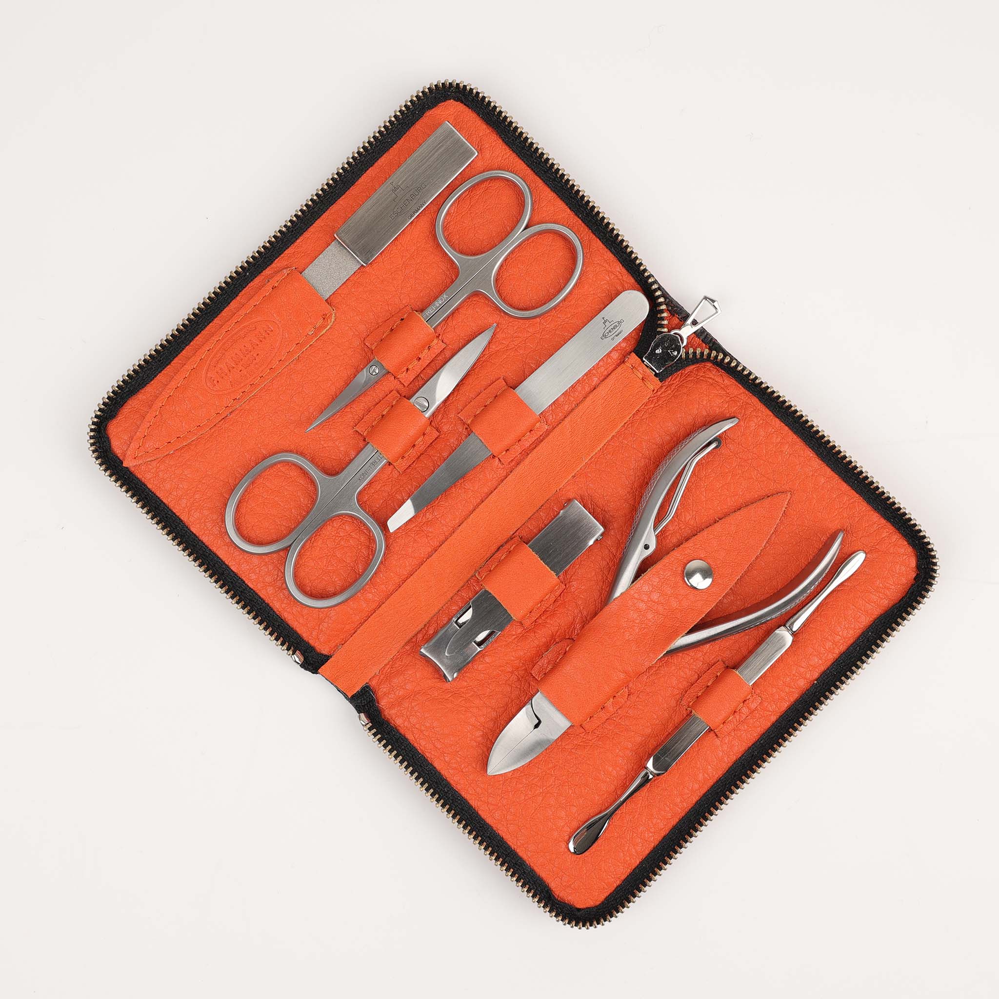 Exklusives Nagelpflegeset in orangefarbener Lederhülle – handgefertigt mit INOX-Besteck aus deutscher Manufaktur.