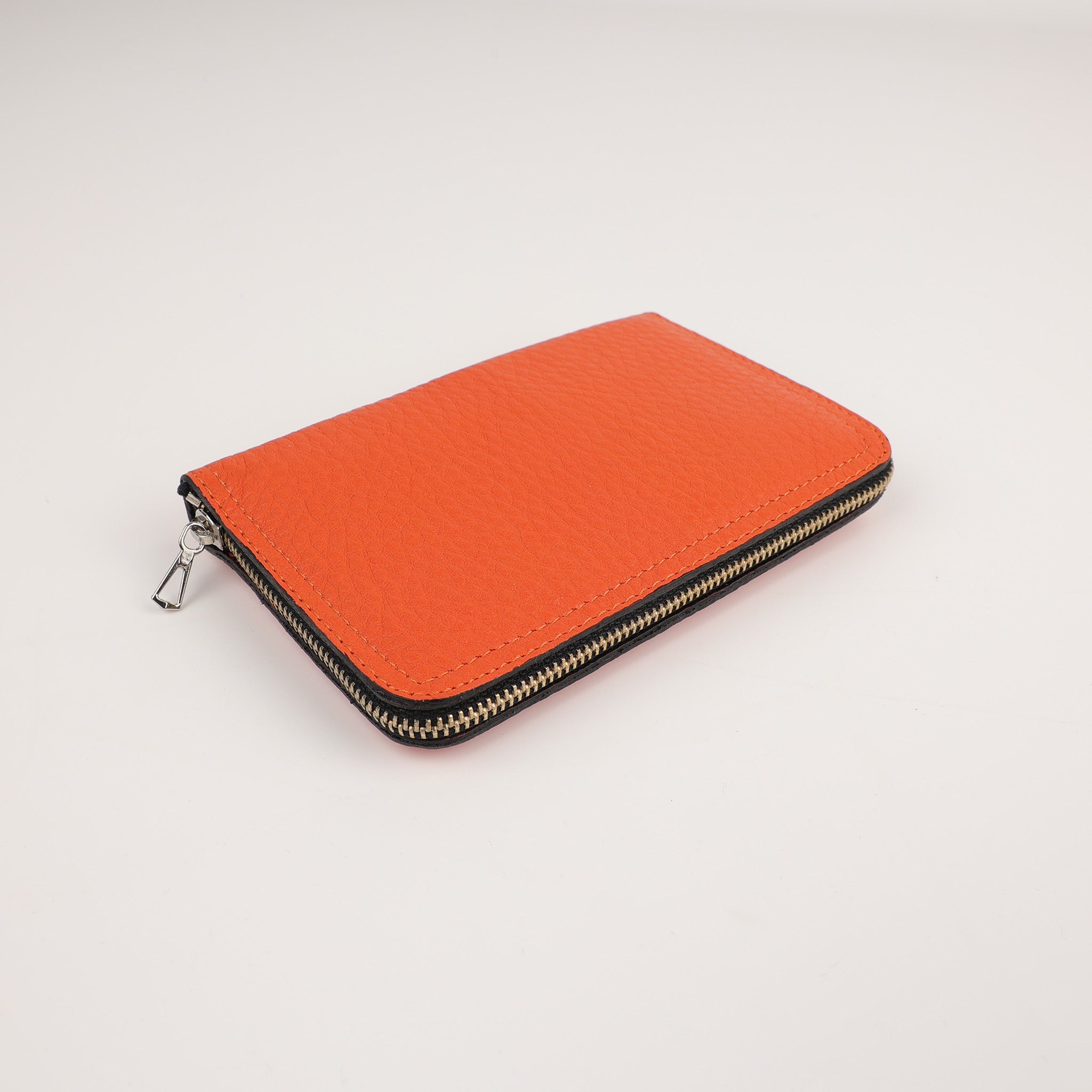 Edles 7-teiliges Maniküre-Set in Orange mit Reißverschluss-Etui aus pflanzlich gegerbtem Kalbsleder – Made in Germany.