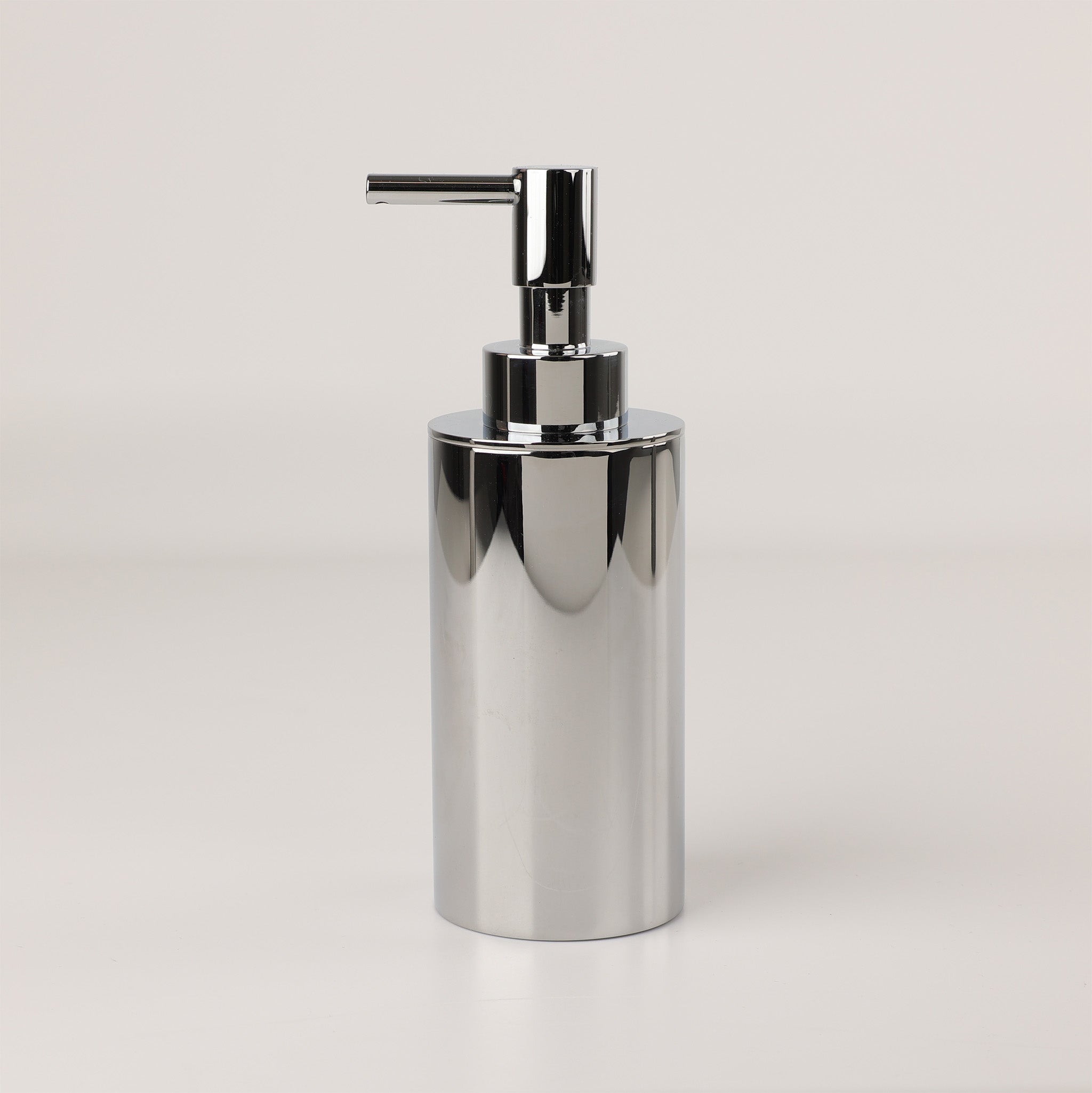Hochwertiger Standseifenspender in Chrom aus massivem Messing, ideal für stilvolle Badezimmer, Fantini Young Kollektion