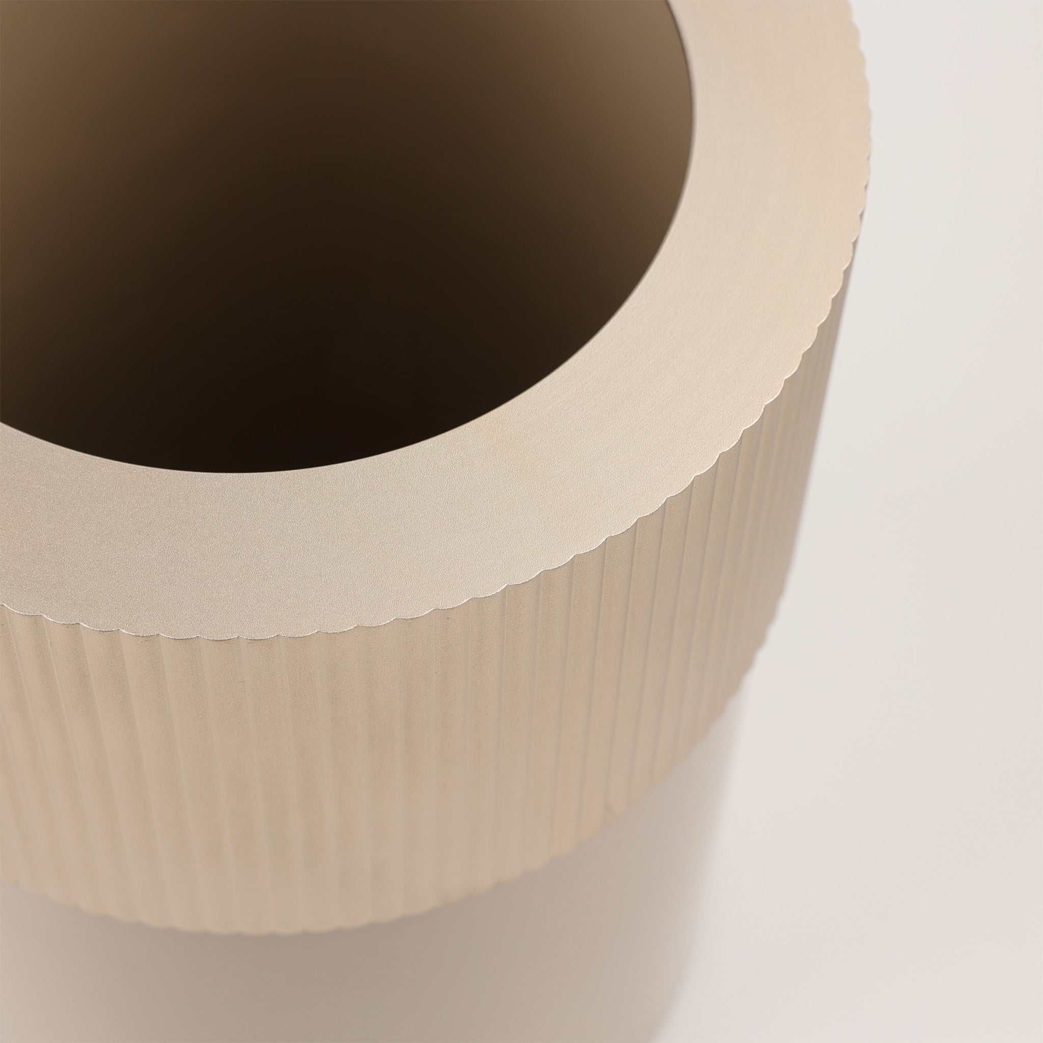 Design-Badeimer in Champagner / Dune – BEOD Modell von Decor Walther, aus Porzellan und Aluminium, offen und funktional, ideal für Bad oder Gäste-WC – exklusiv bei dasfeinebad