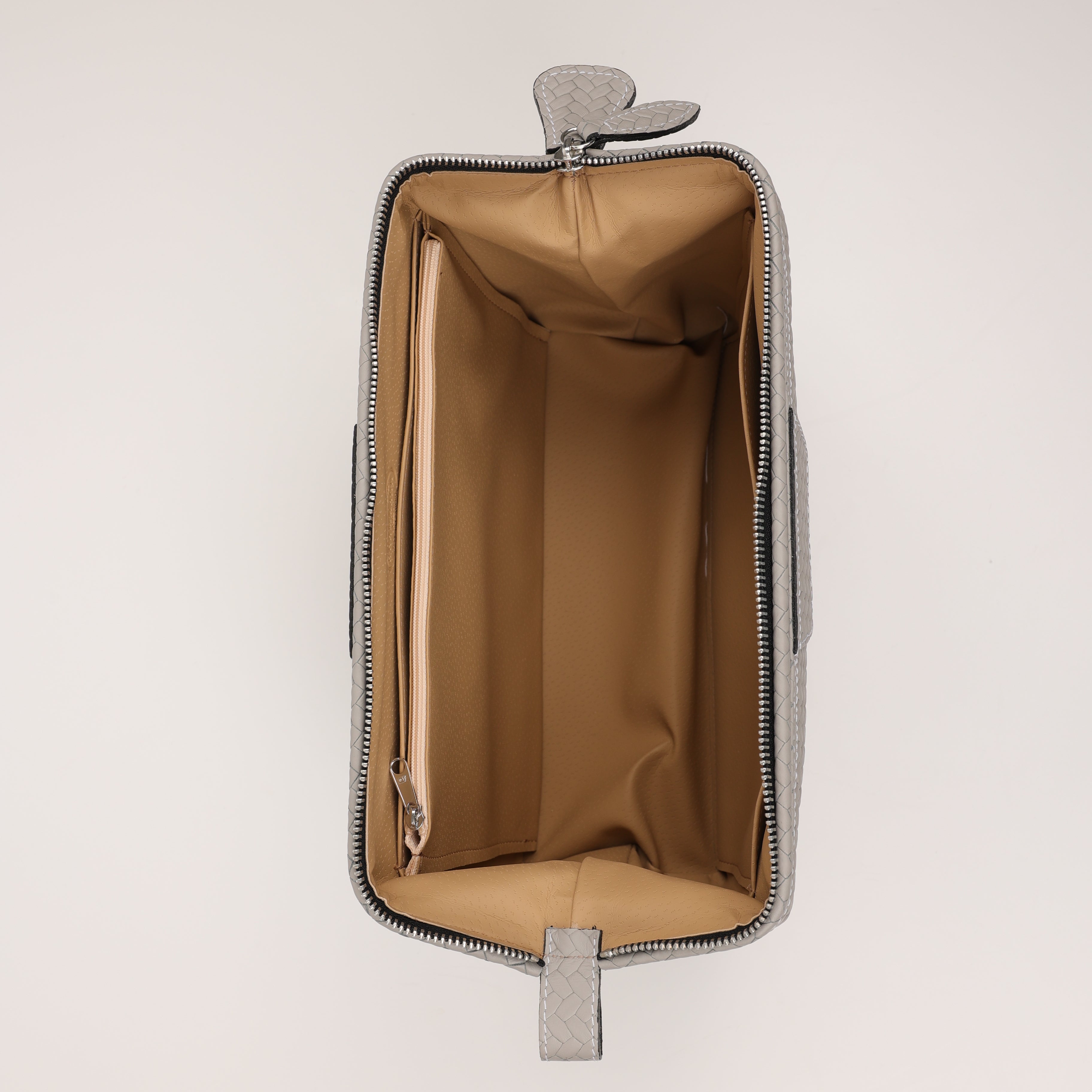 Luxuriöser Kulturbeutel in Flecht Grau, gefertigt in Offenbach am Main