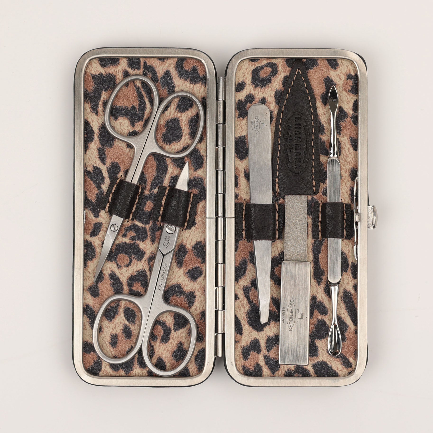 Handgefertigtes F. Hammann Maniküre-Set im Animal-Print – stilvolles Etui aus italienischem Kalbsleder mit mattiertem INOX-Besteck, Made in Germany.