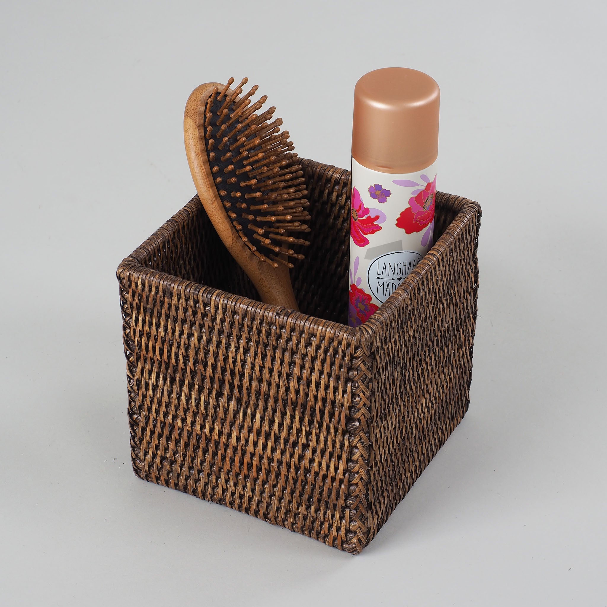 Moderner Korb in dunklem Rattan-Design, perfekt für Aufbewahrung oder Organisation, Decor Walther Basket, dasfeinebad