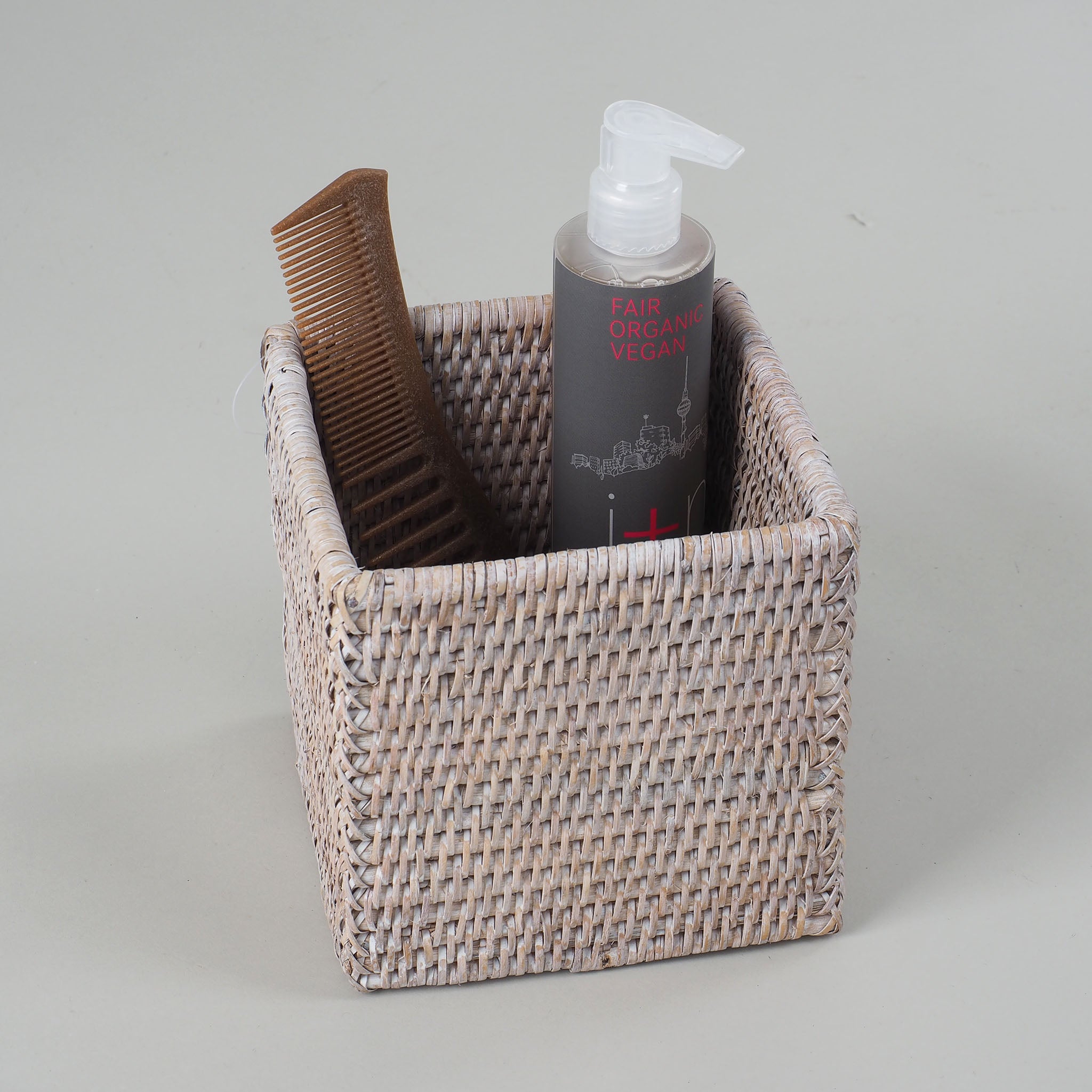 Eleganter Korb in hellem Rattan-Design, vielseitig einsetzbar für Aufbewahrung oder Dekoration, Decor Walther Basket, dasfeinebad