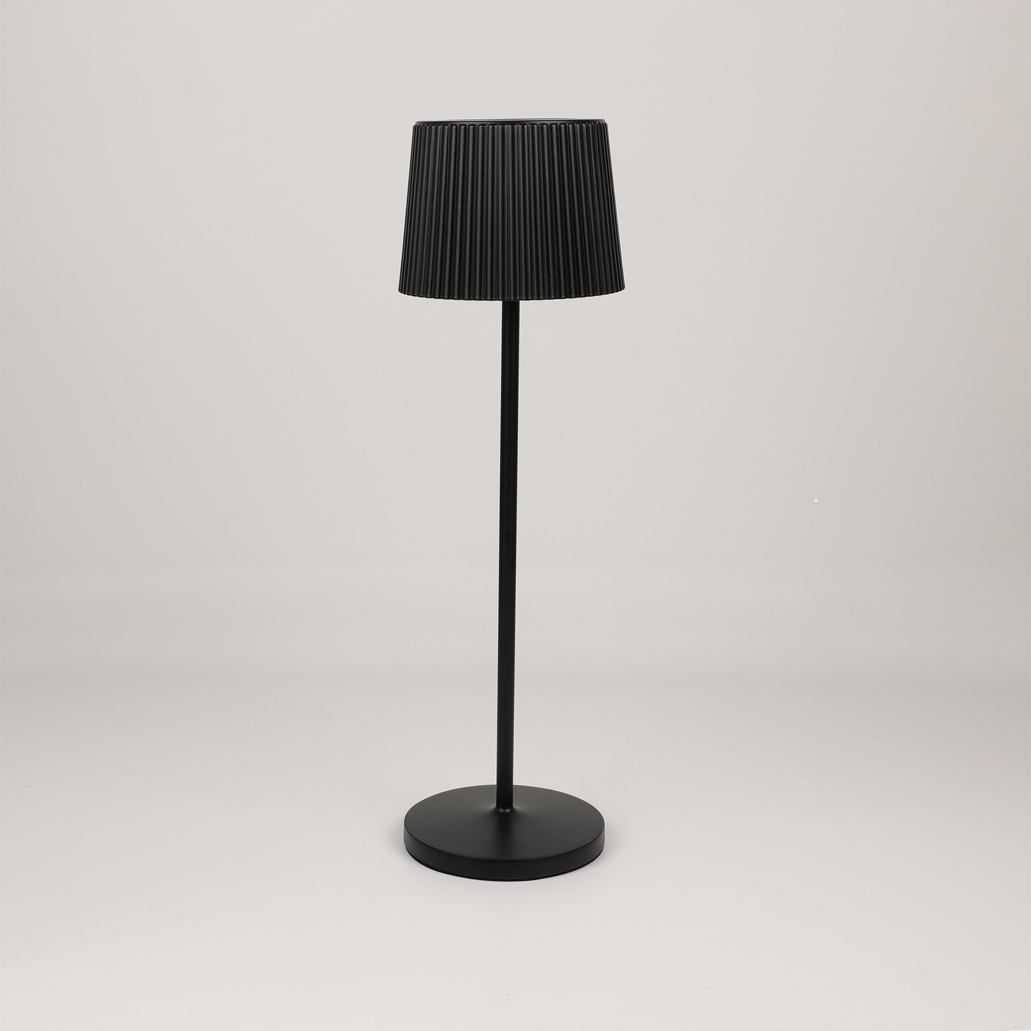 LED-Tischlampe GO Art in Schwarz matt mit Plissee-Schirm – stimmungsvolle Beleuchtung für Innen und Außen